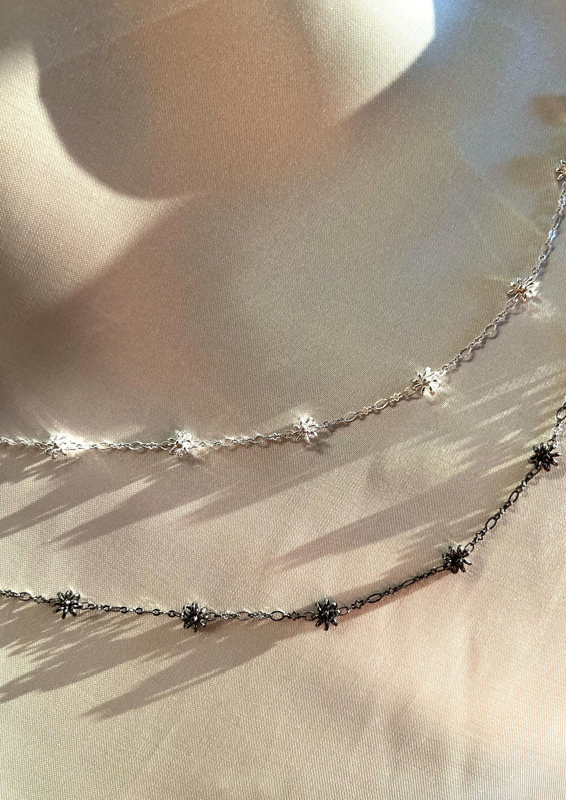 Little Flower 18k White Gold Dainty Chain Necklace