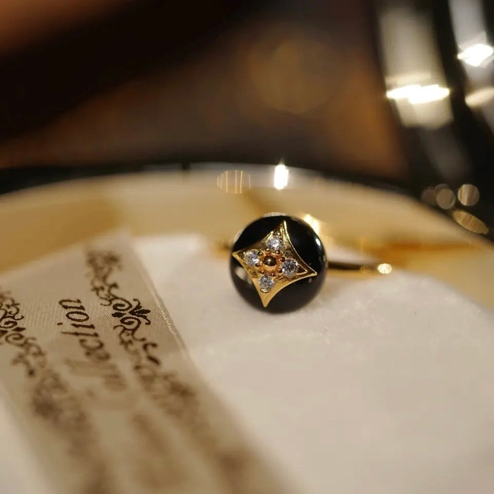 Black Onyx Four-Leaf 18K Gold Clover Ring