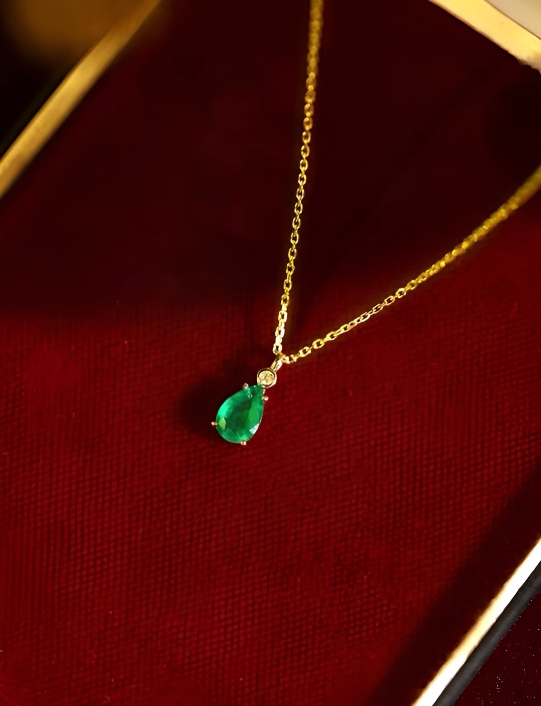 Little Jardin Natural Emerald Drop 18k Gold Pendant Necklace