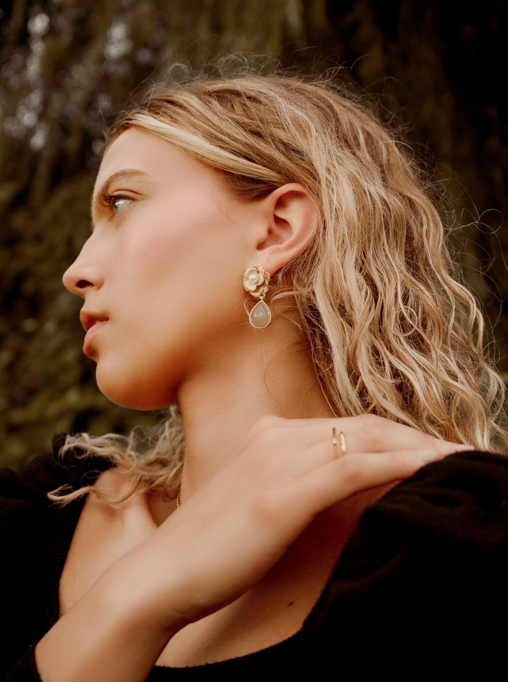 Desert Rose Teardrop Gemstone Pearl Gold Earrings