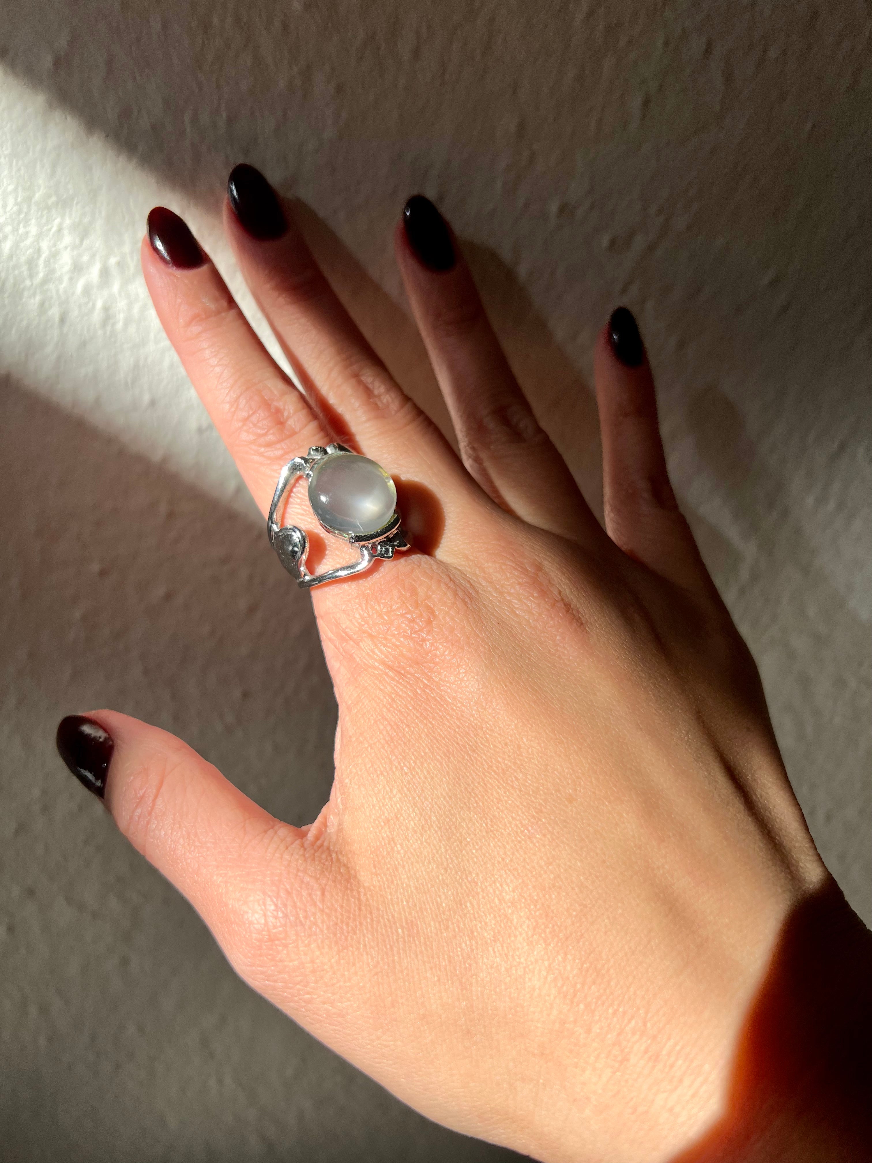 7 Carats Natural Moonstone Silver Ring