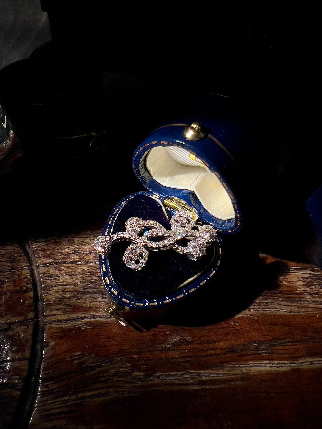 Art Nouveau Natural Petite Diamonds Delicate Knot in 18k White Gold Pendant