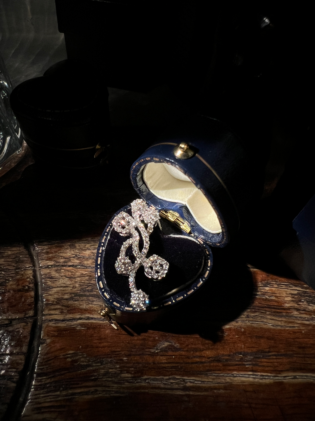 Art Nouveau Natural Petite Diamonds Delicate Knot in 18k White Gold Pendant