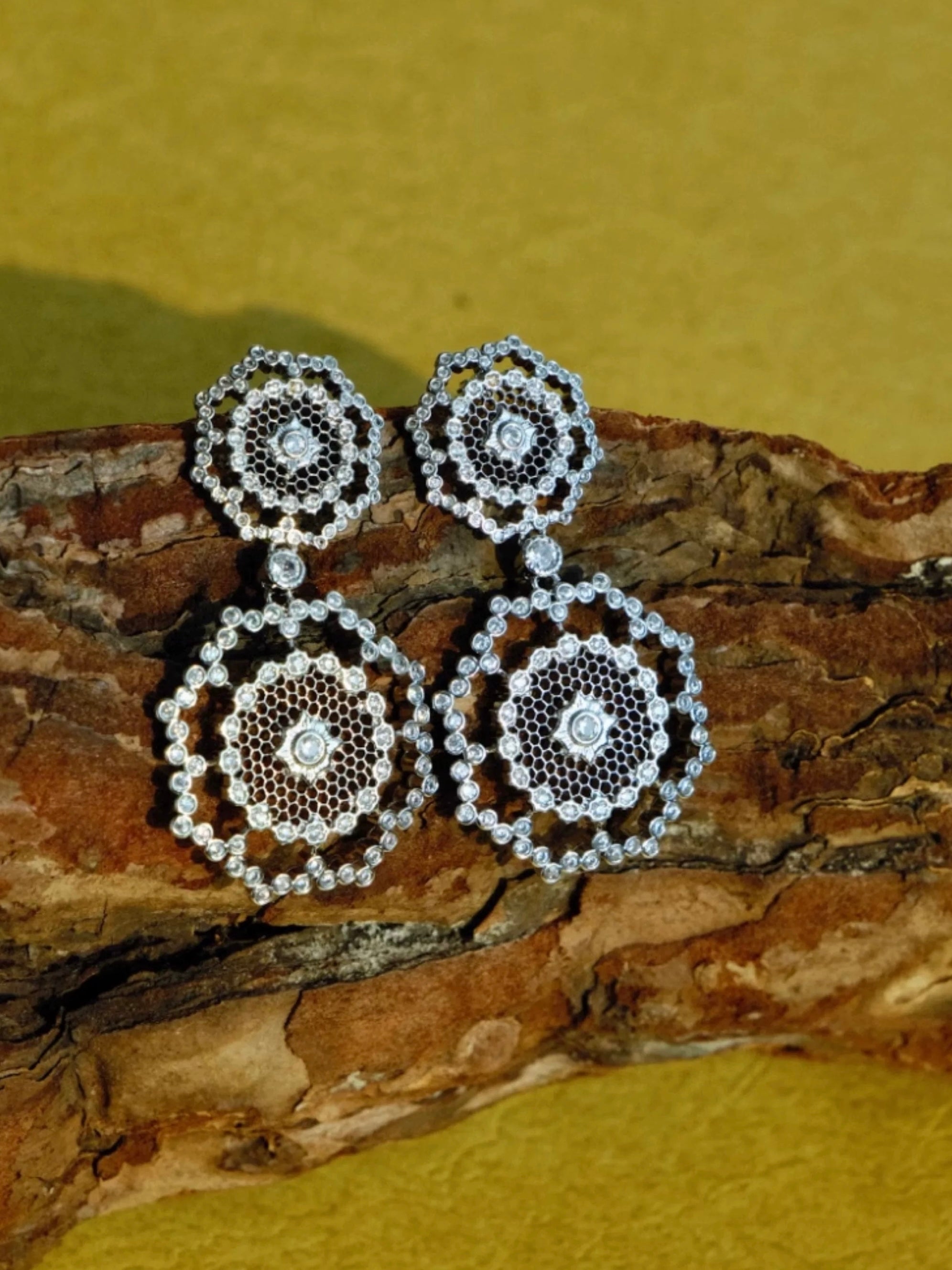 Vintage French-Inspired Small-Batch Handcrafted Snowy Flower Earrings