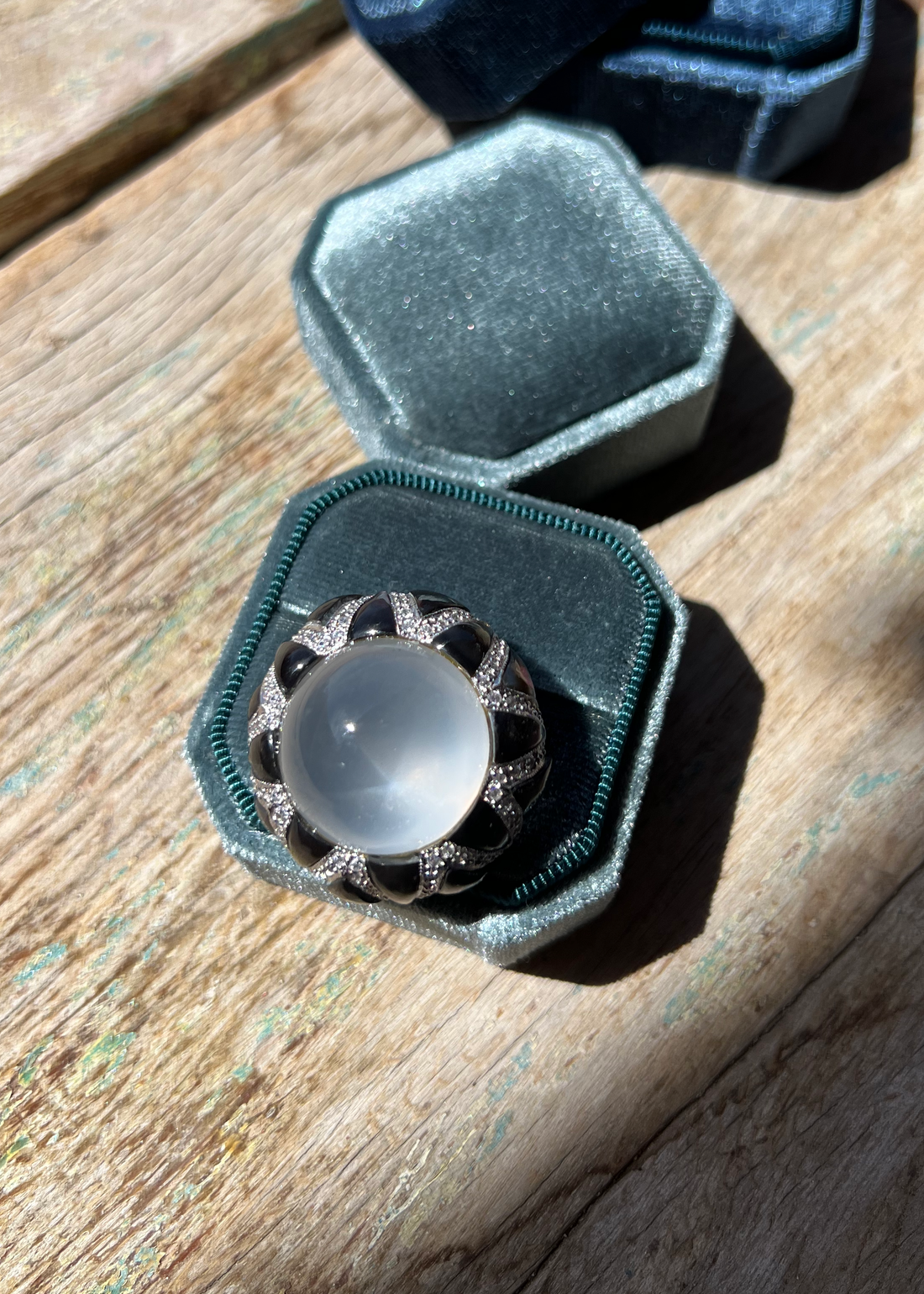 Six-Ray Star Chalcedony Cabochon Pendant Brooch