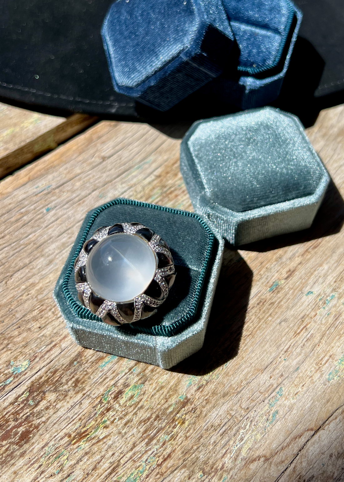 Six-Ray Star Chalcedony Cabochon Pendant Brooch