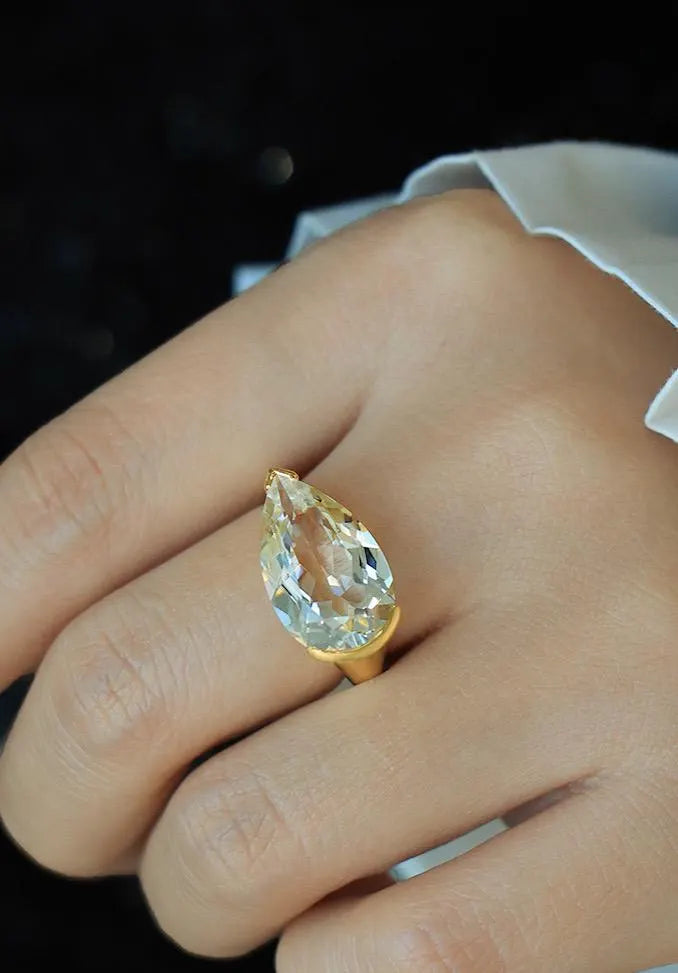 Healing Clear Crystal Quartz Ring in 18k Gold for Energy and Balance