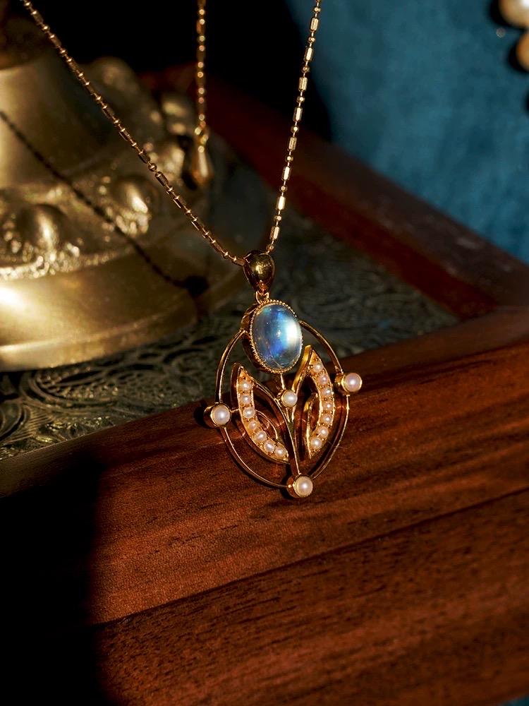 Blue Moonstone Art Nouveau 18K Solid Gold Pendant