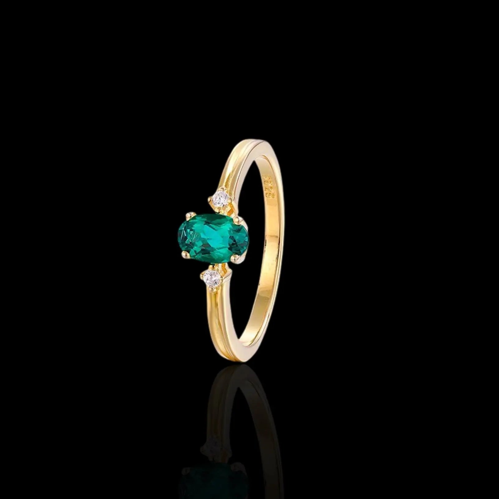 Elegant Emerald 18K Gold Ring with Sparkling Diamond Accents