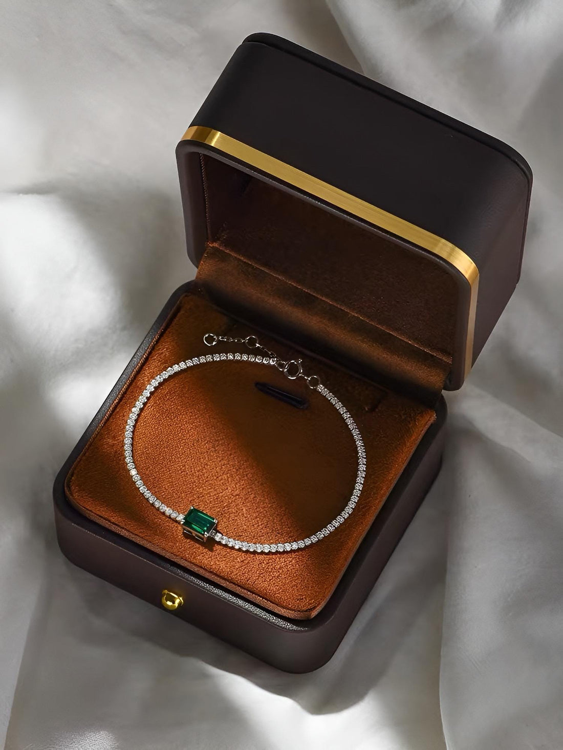 Emerald and Diamond Tennis Bracelet in 18k White Gold