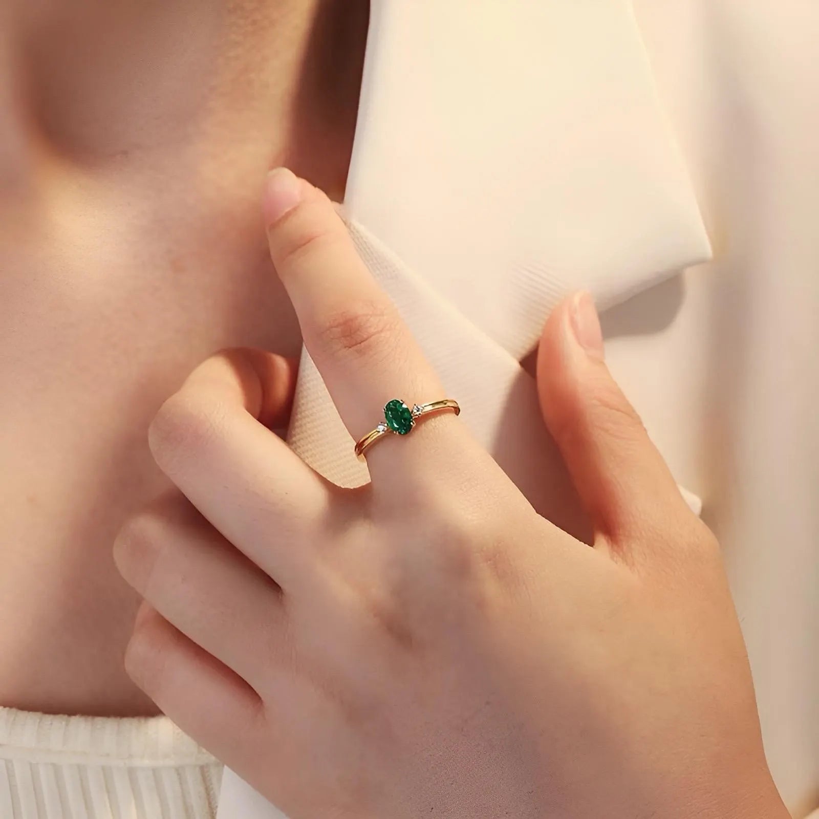 Elegant Emerald 18K Gold Ring with Sparkling Diamond Accents