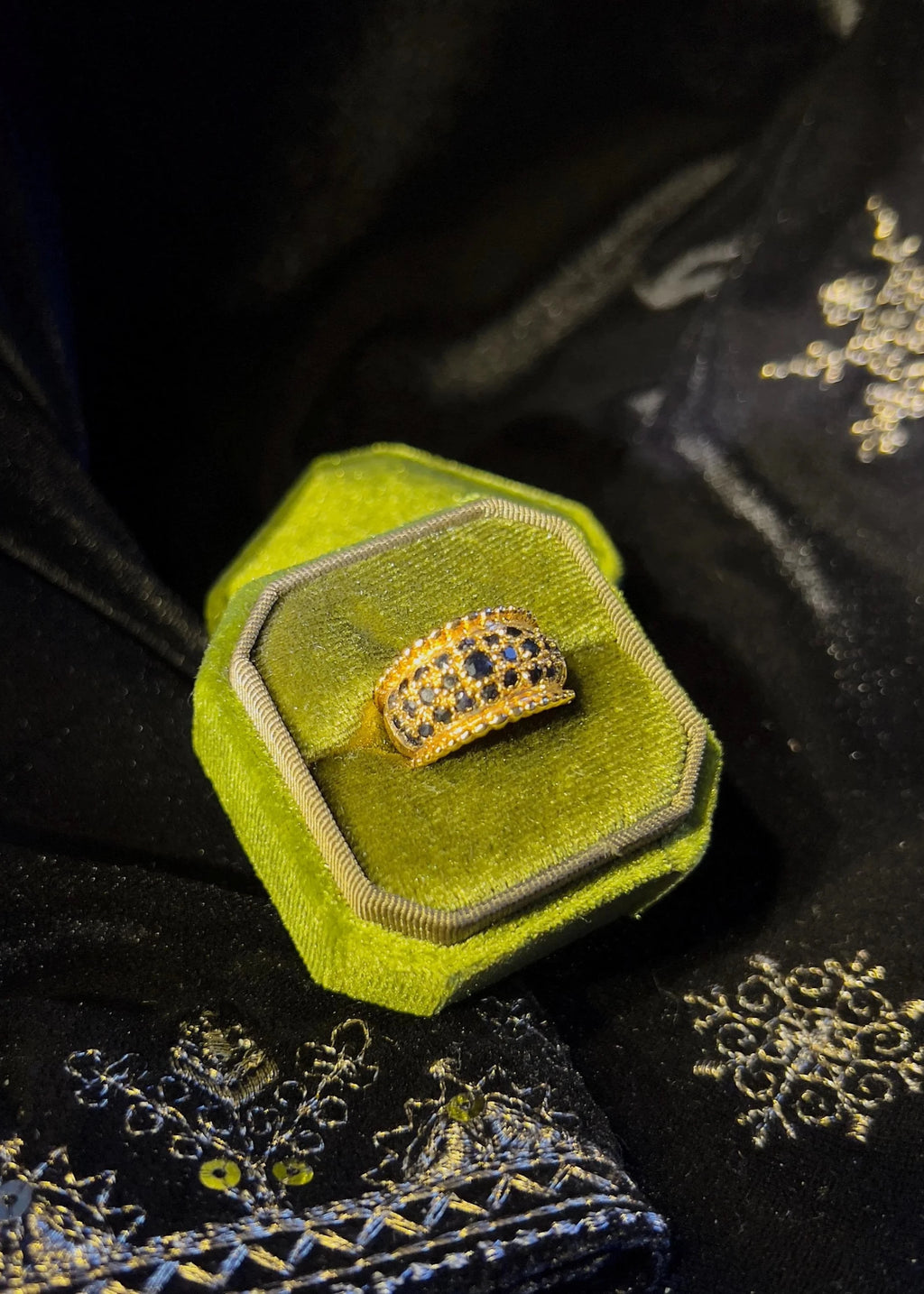 BOITE LAQUE Vintage Cigar Ring