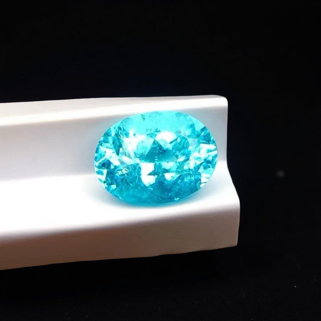 GIA Certified Paraiba Tourmaline 1.74ct Oval Cut