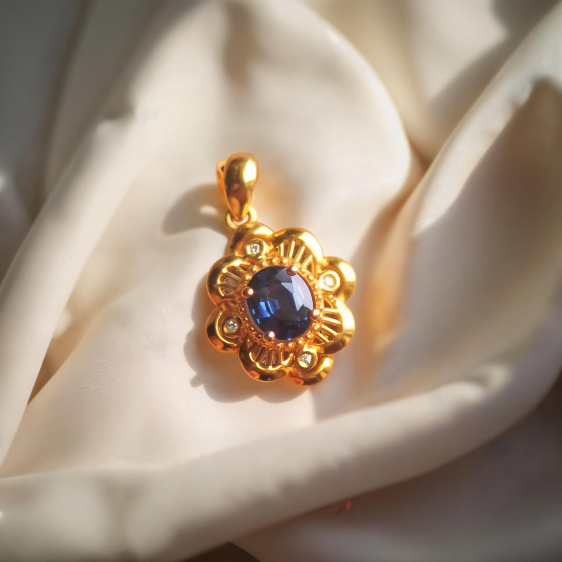18k Solid Gold Sapphire Pendant with Diamonds