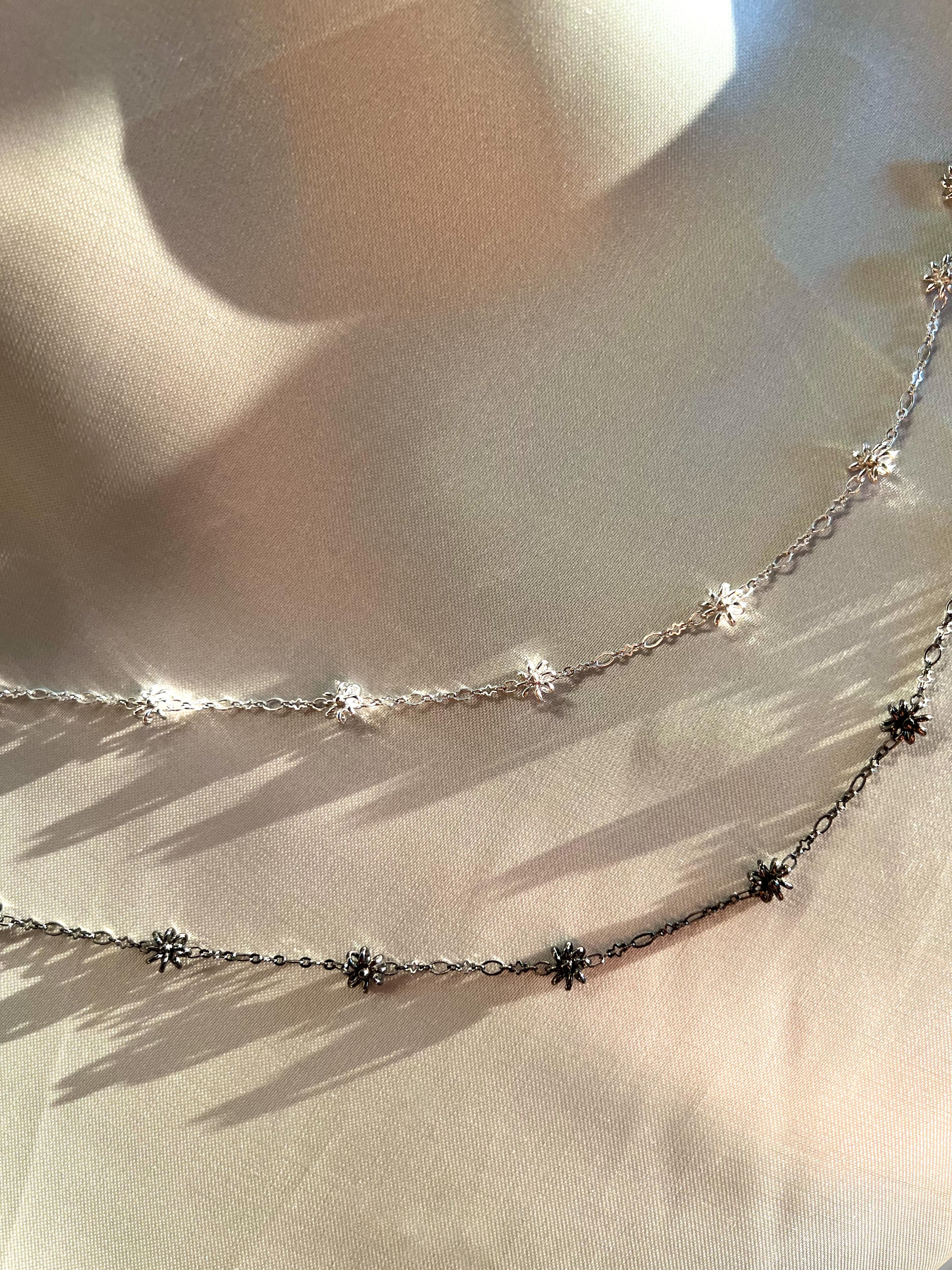 Little Daisies White Gold Dainty Chain Necklace