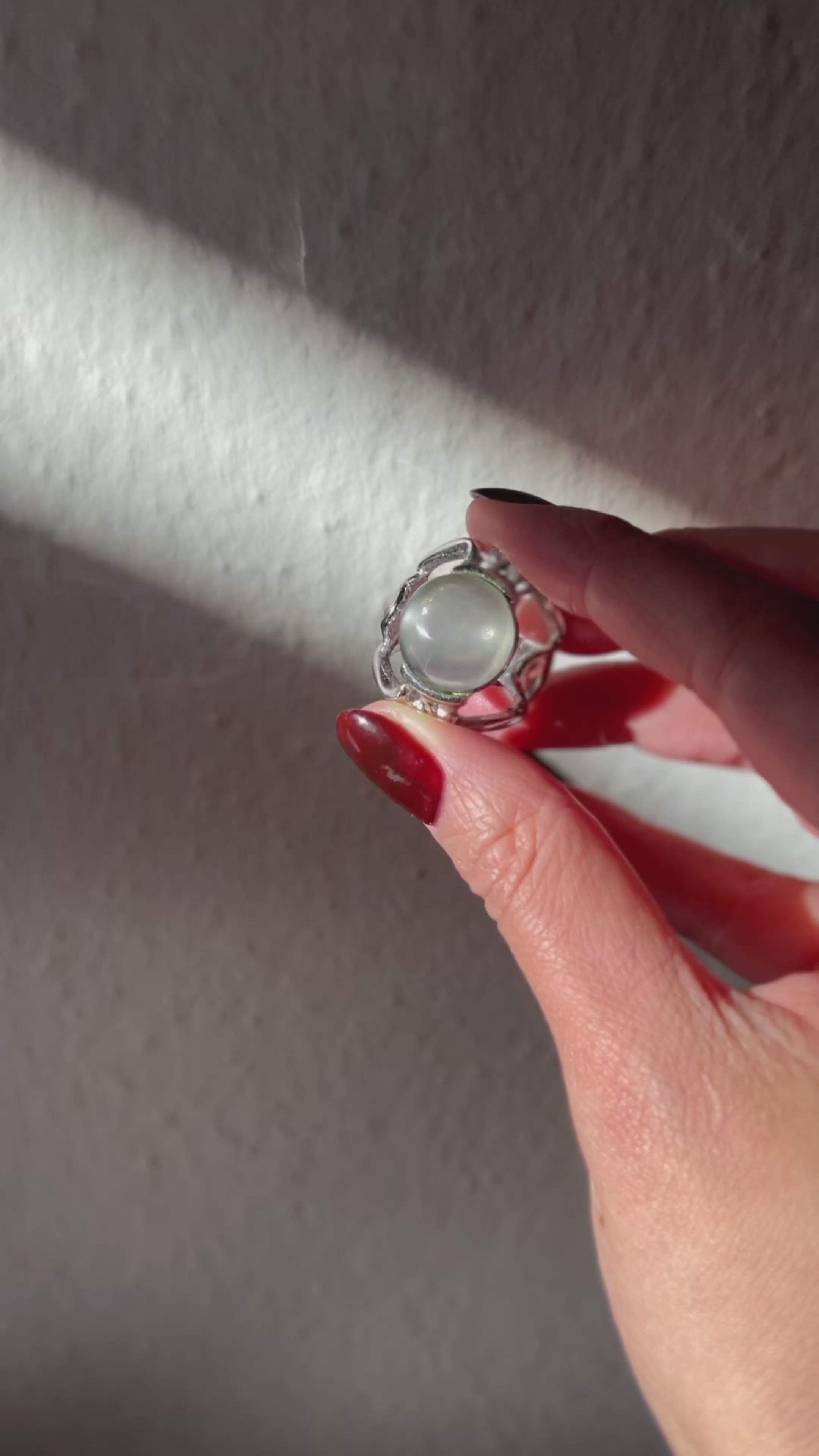 7 Carats Natural Moonstone Silver Ring