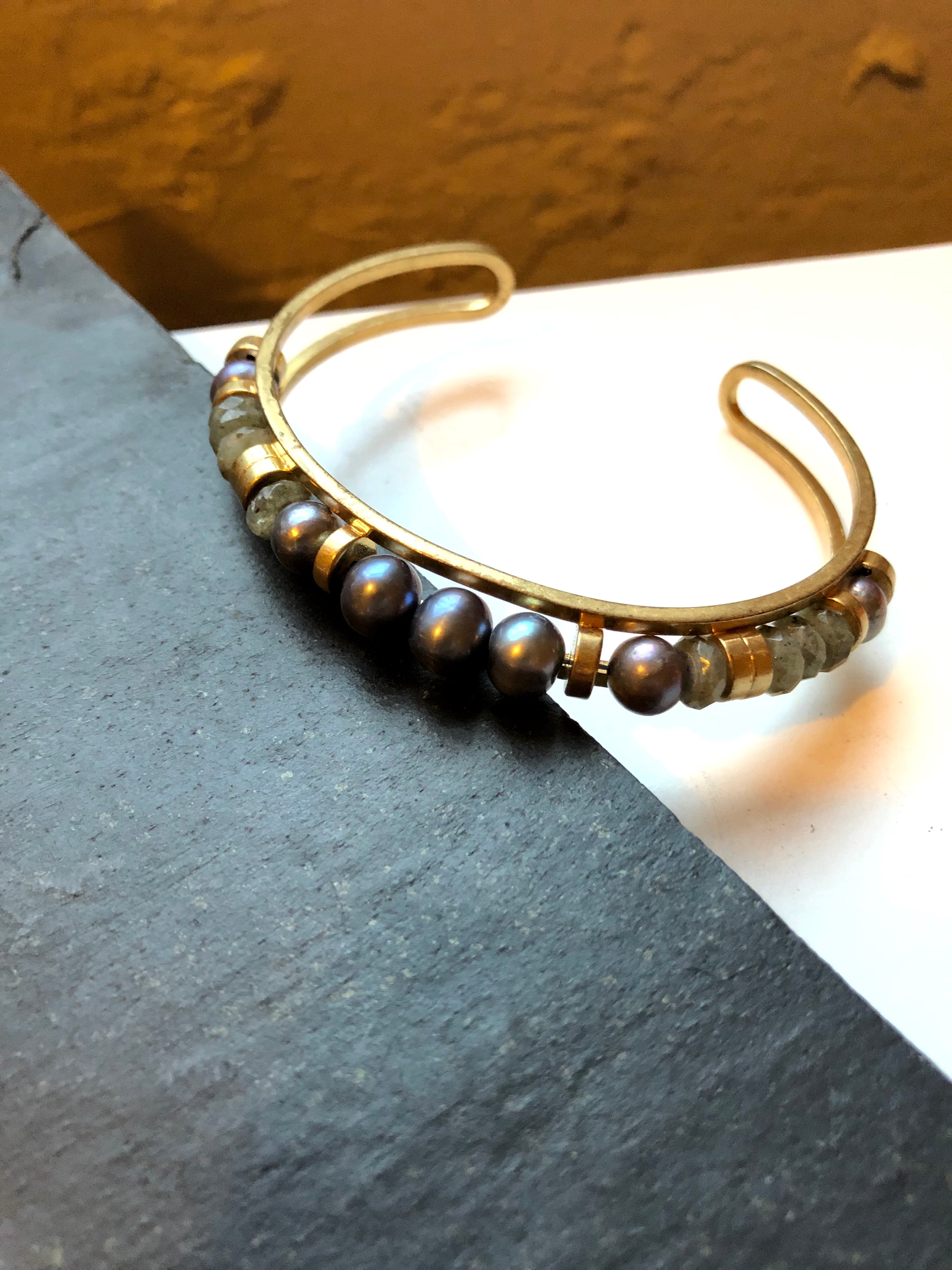 Vintage Black Pearl Gemstone Beads Gold Bangle