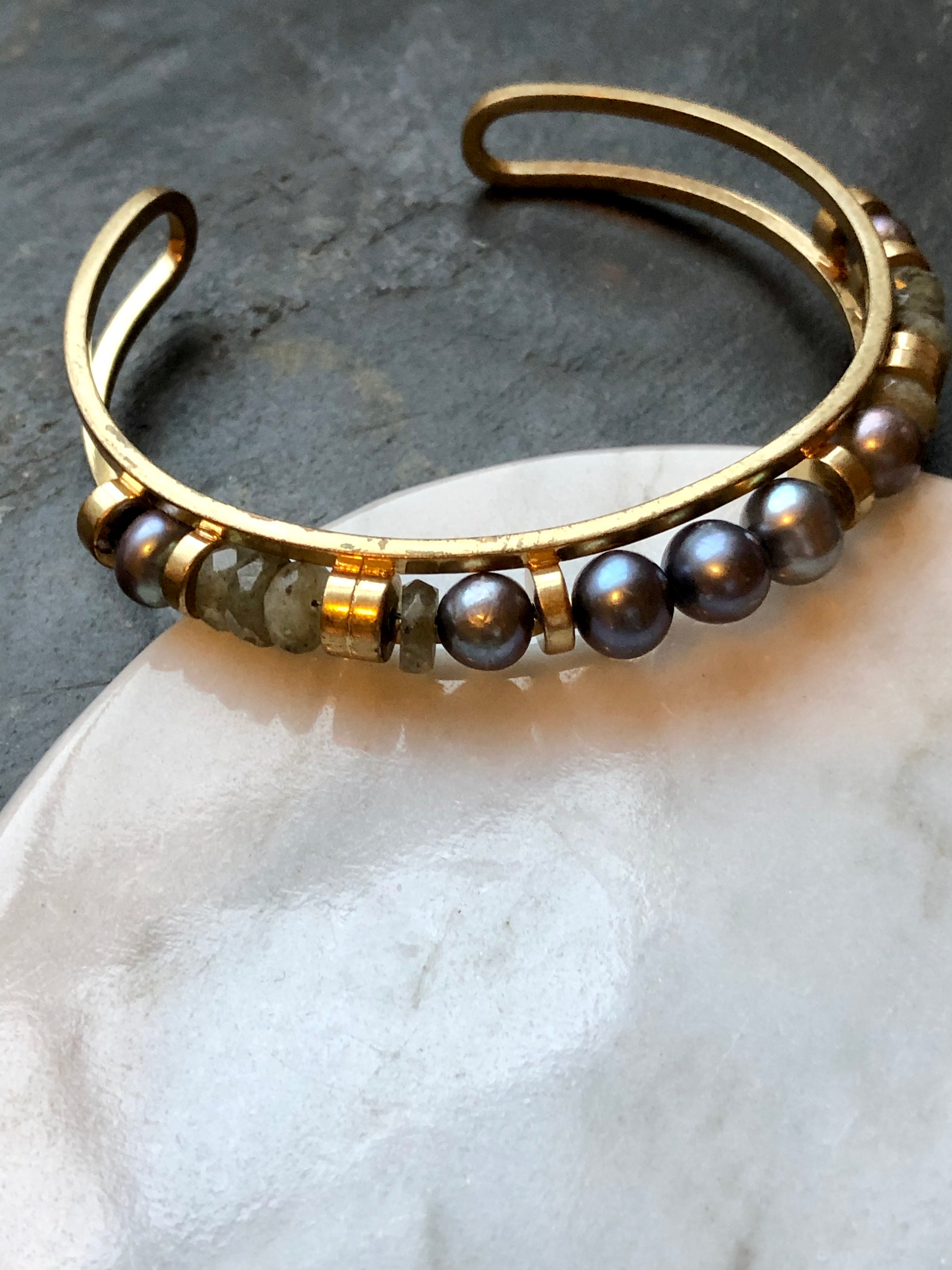 Vintage Black Pearl Gemstone Beads Gold Bangle