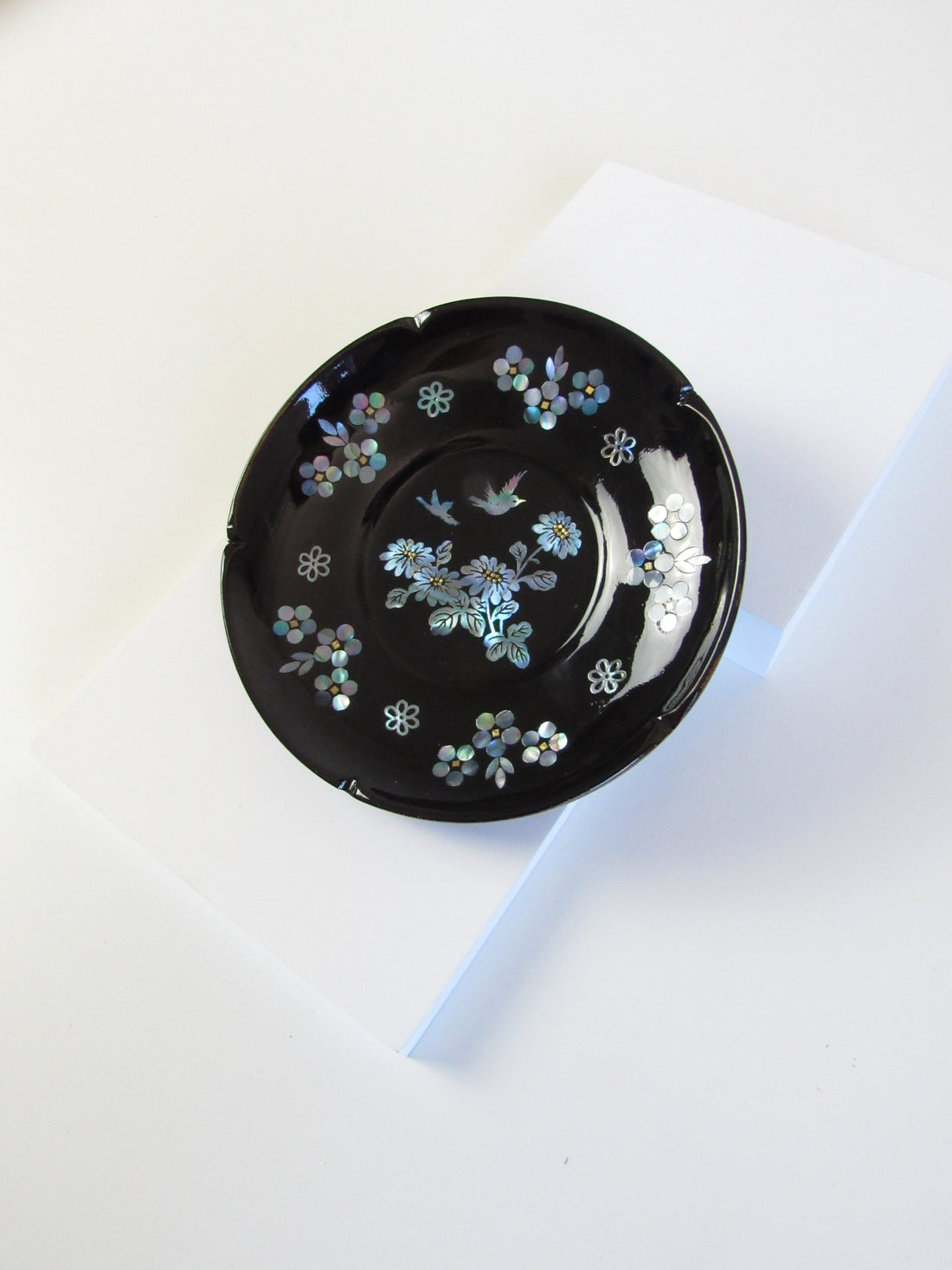 Round Mother of Pearl Lacquer Jewelry Plate