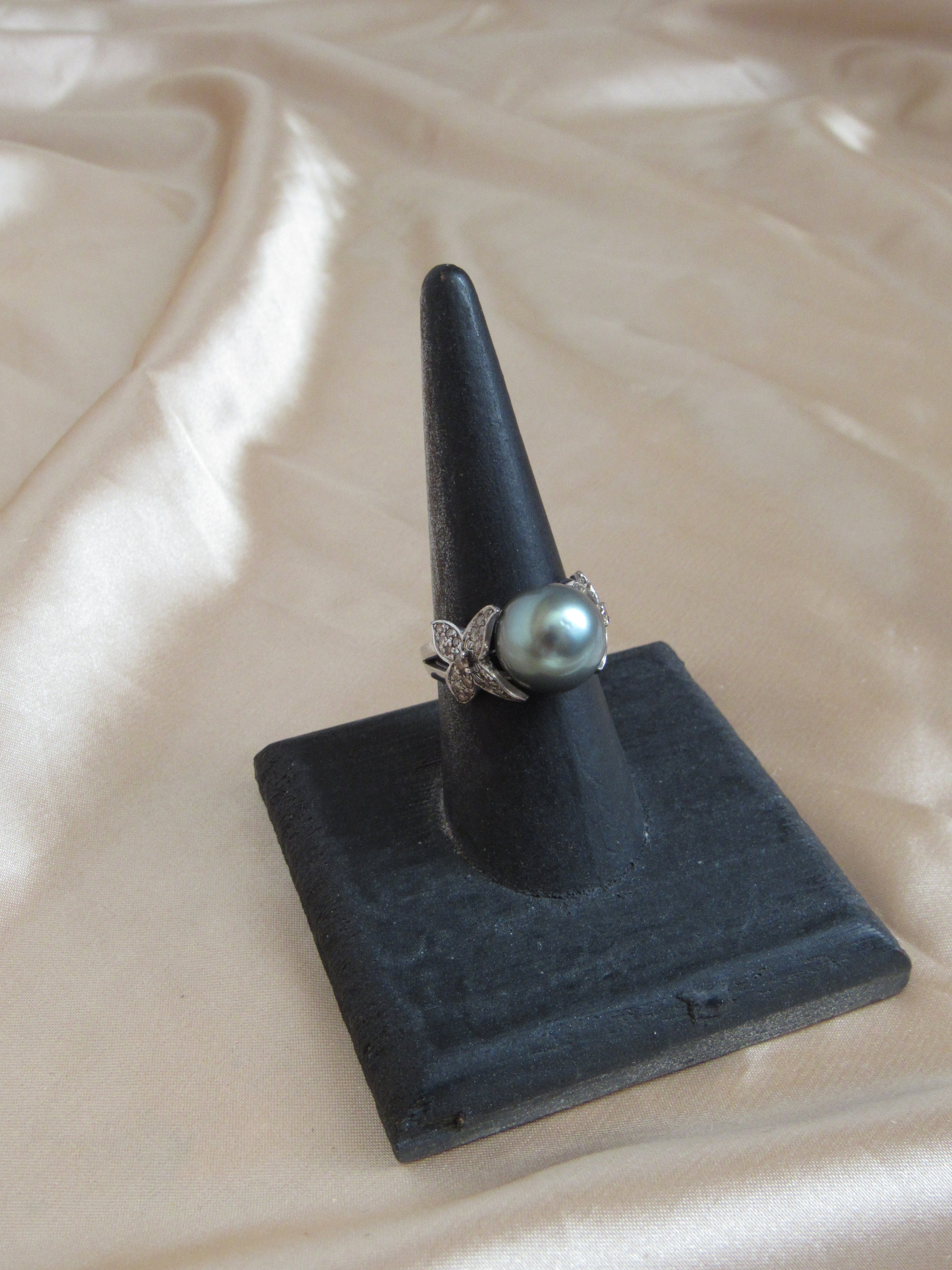 Butterfly Black Pearl White Gold Statement Ring