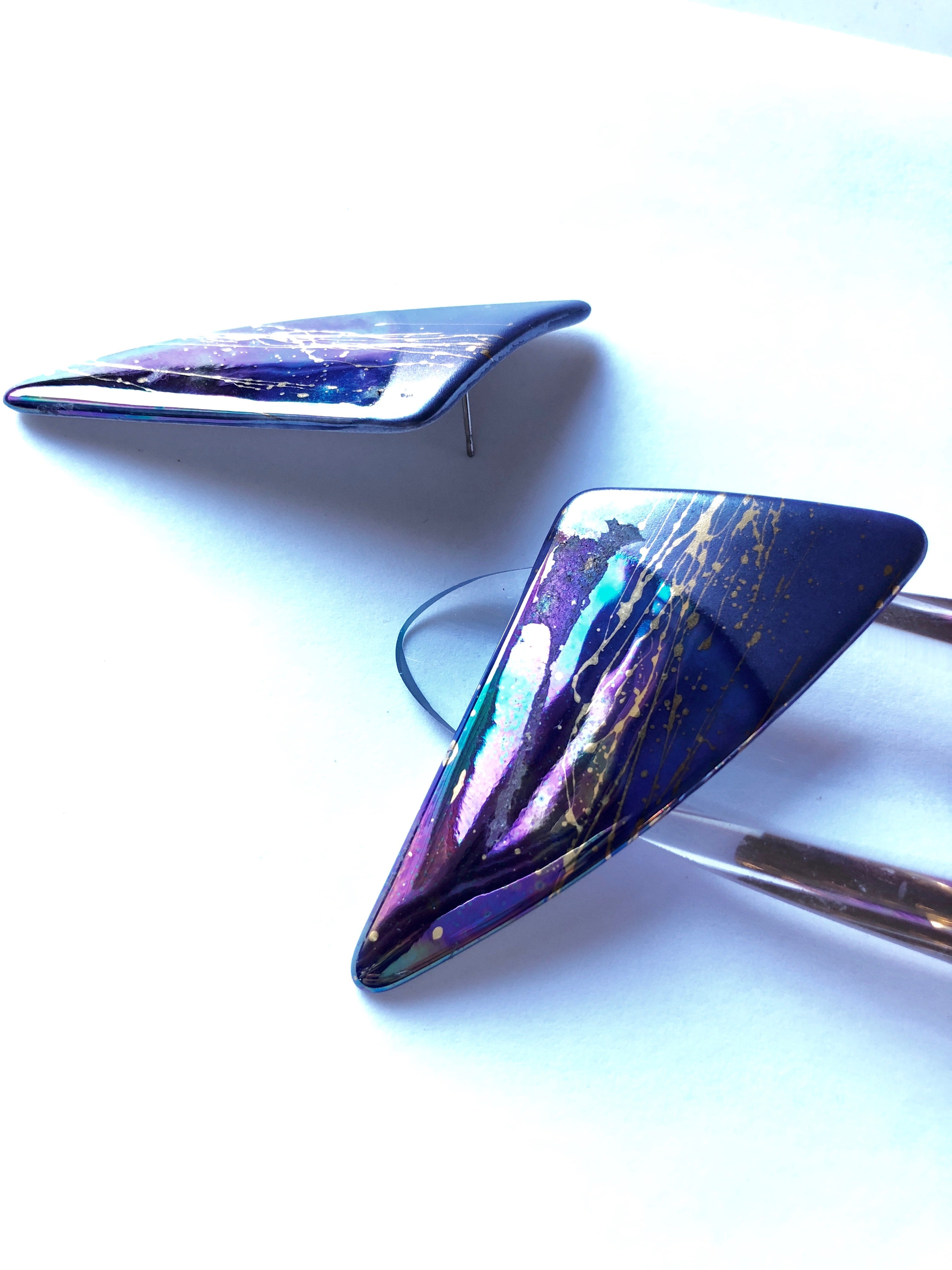 Vintage 80s Gold Splash Metallic Violet Iridescent Triangle Fin Statement Earrings