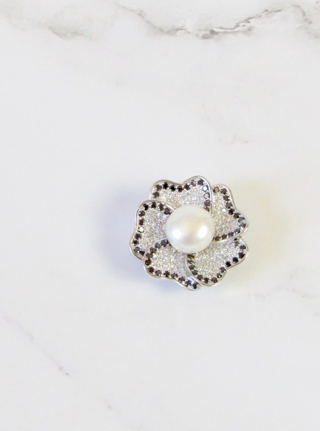 Cream White Button Pearl Flower Pendant Brooch