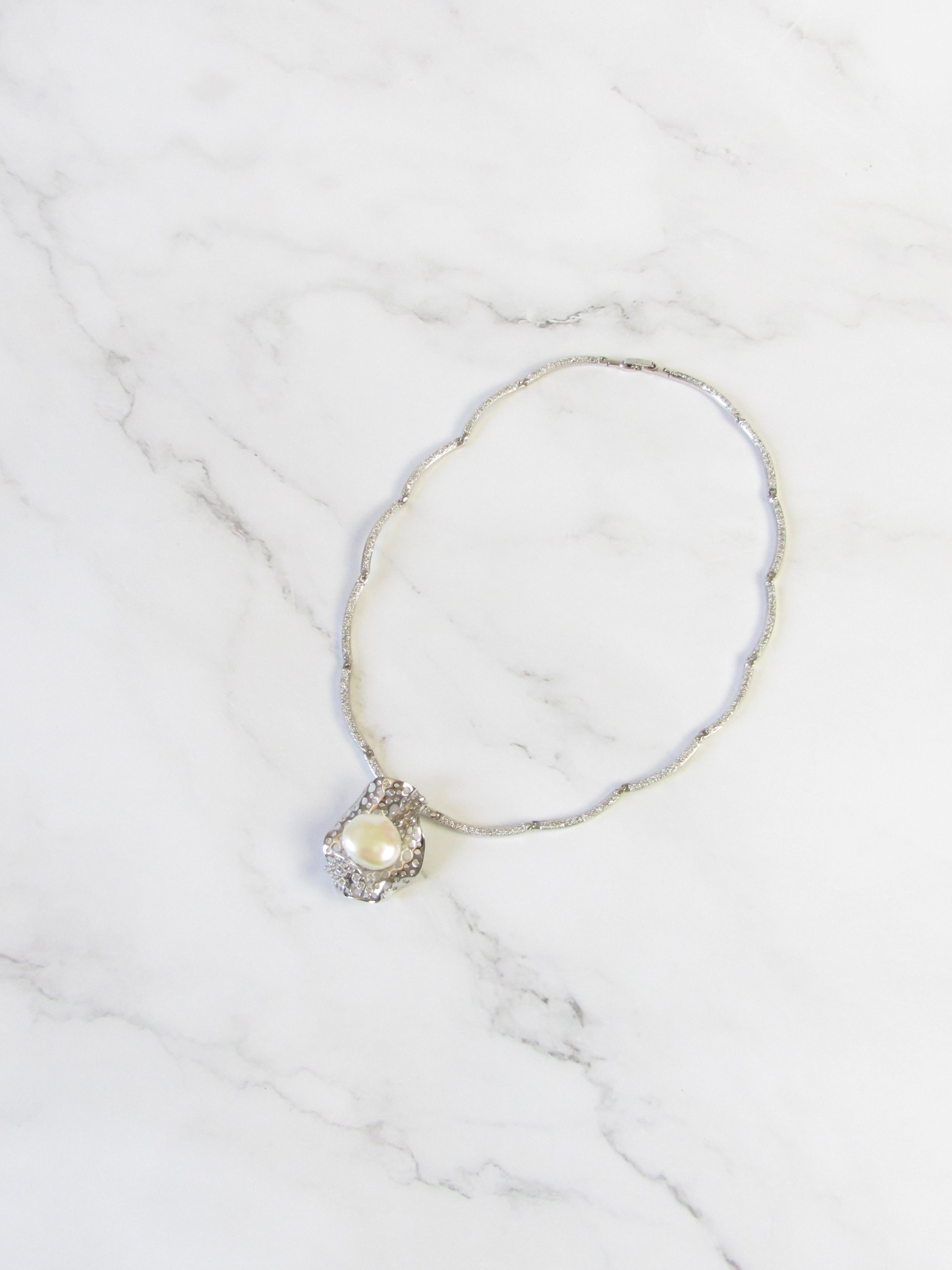 Cream Sorbet Baroque Pearl Silver Pendant Necklace