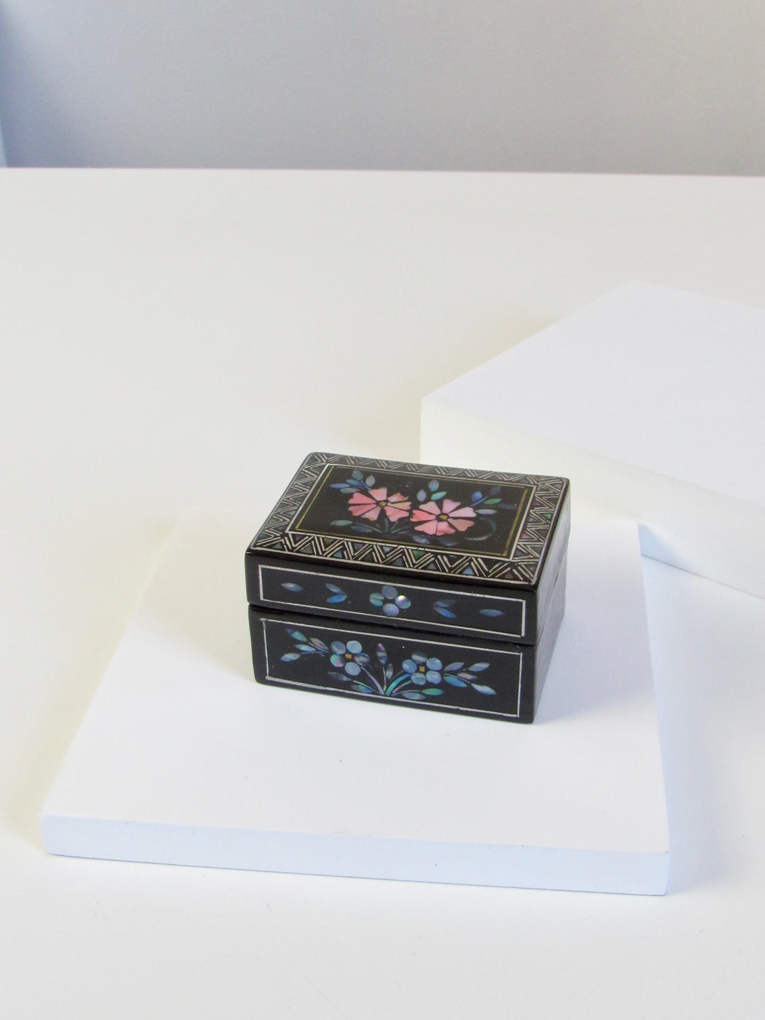 Rectangle Shape Pink Flower Mother of Pearl Lacquer Trinket Box