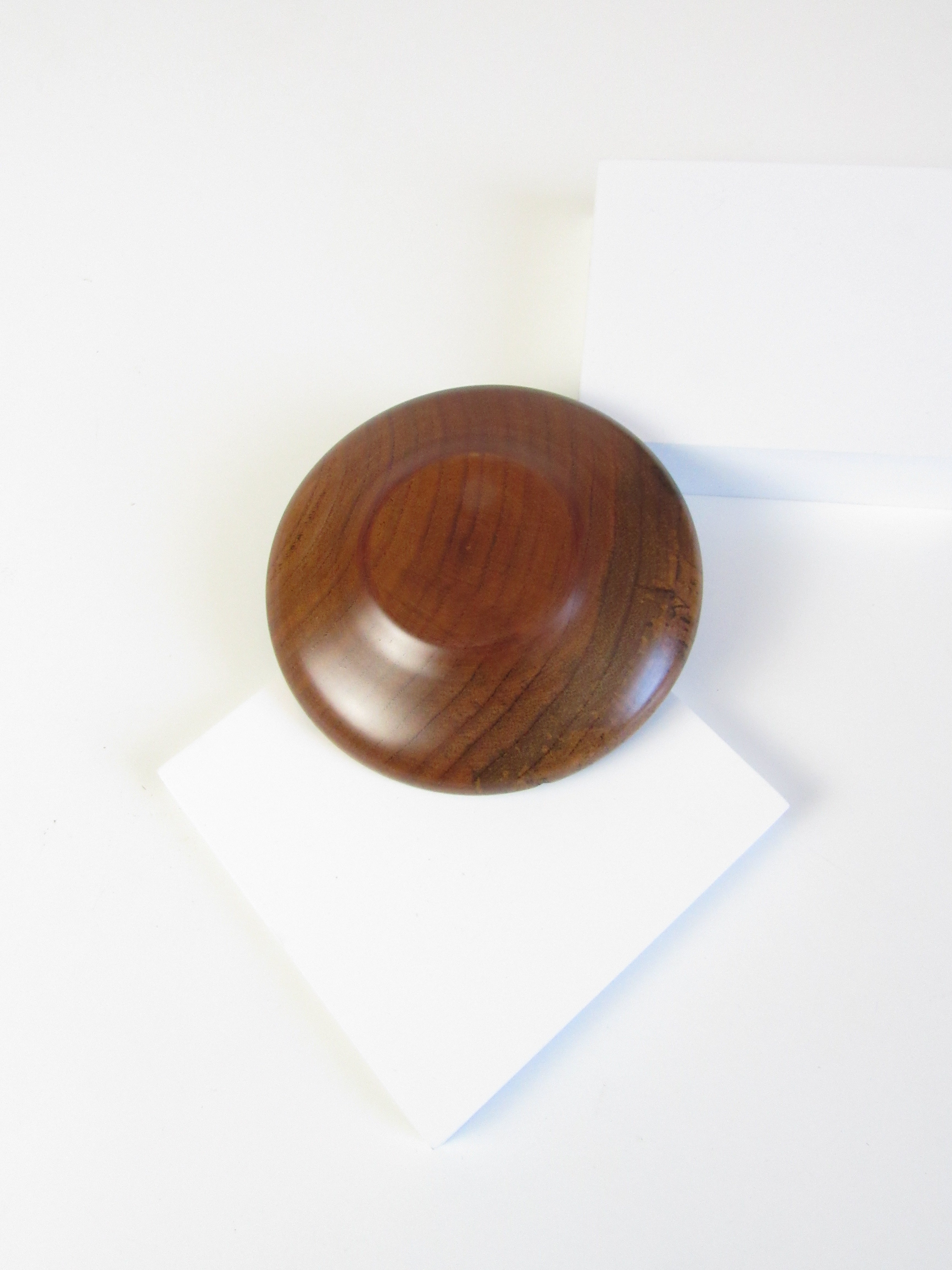 Round Mother of Pearl Lacquer Jewelry Plate