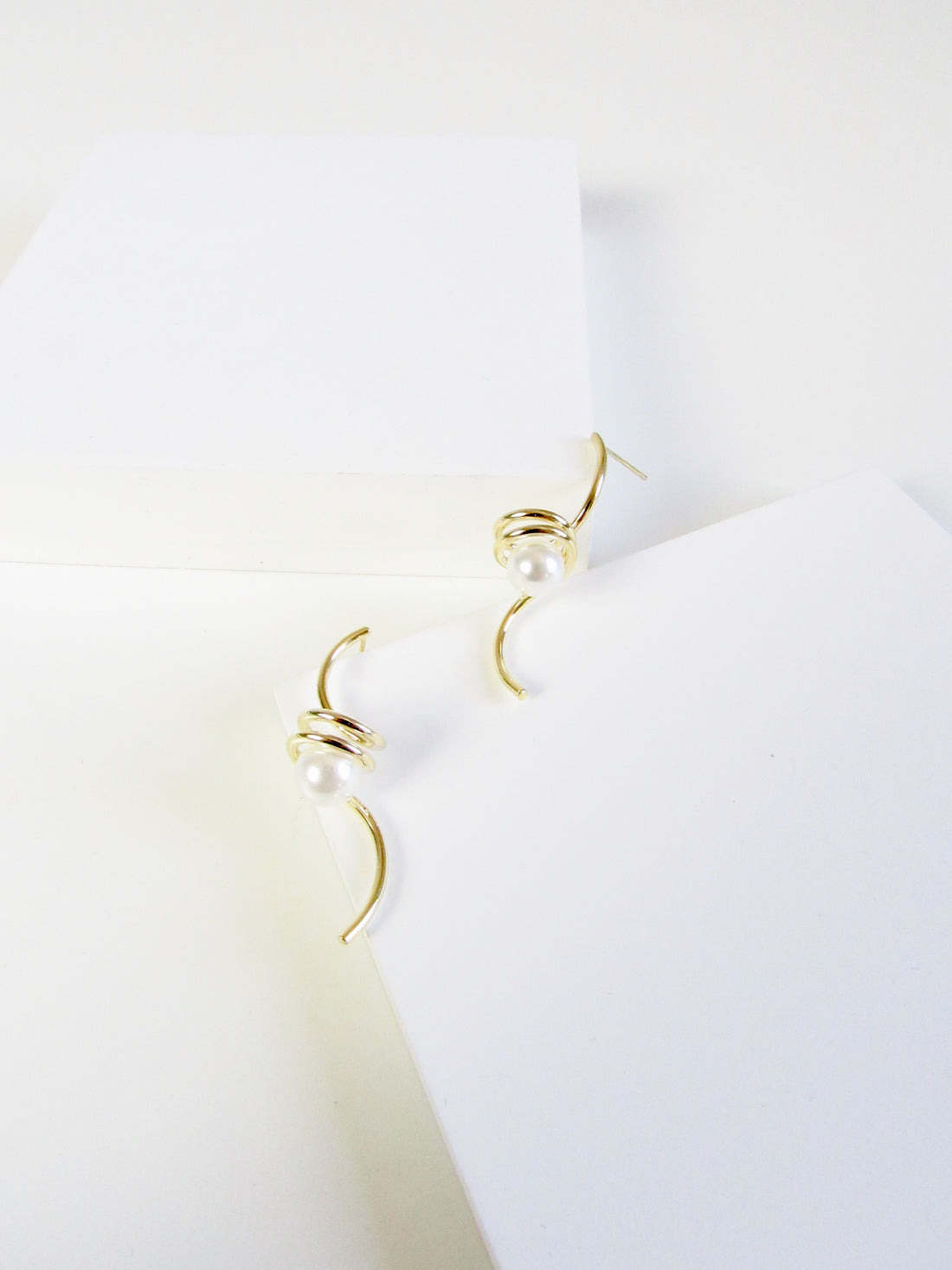 Swirl Pearl Gold Earrings