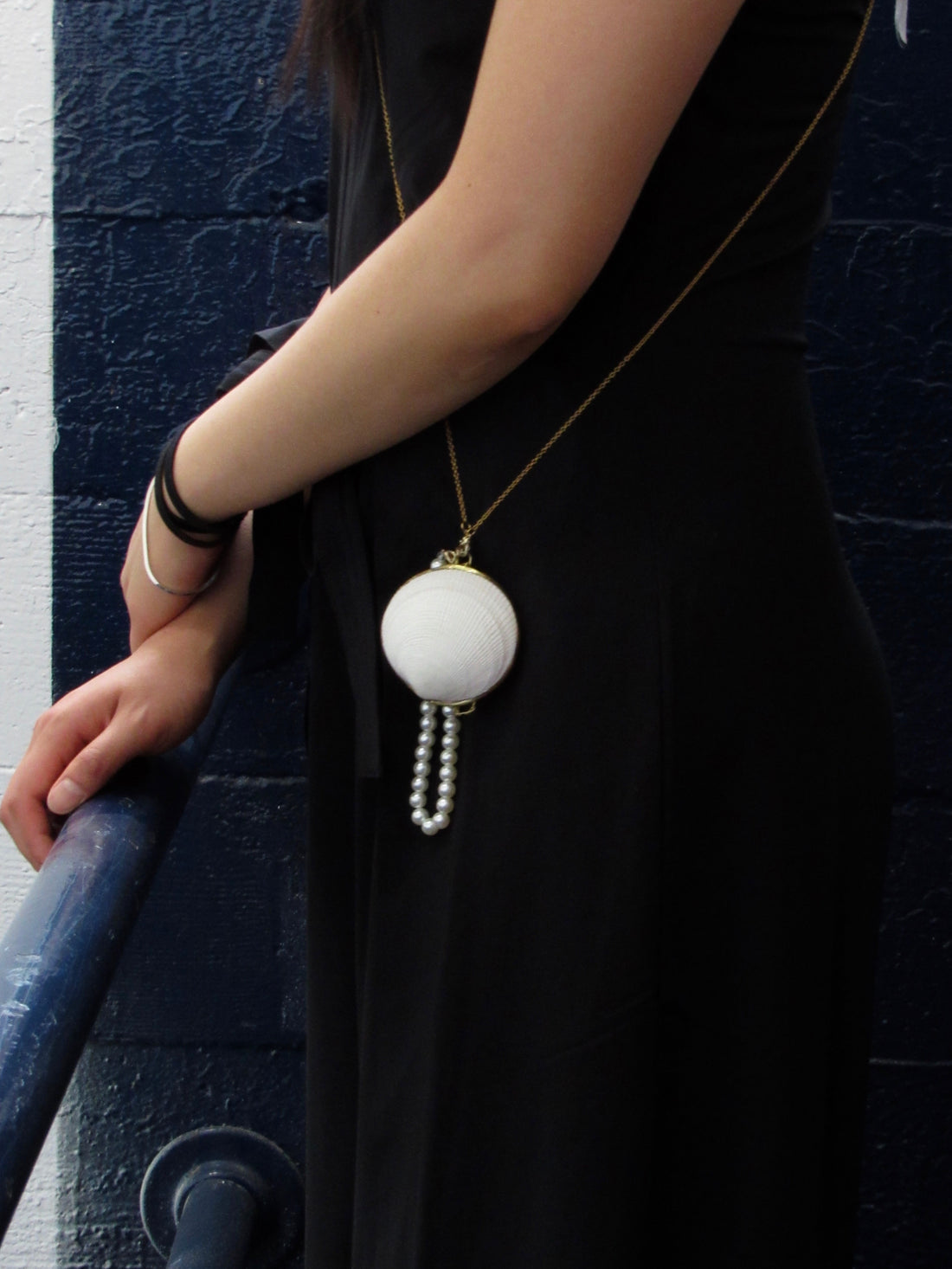 White Seashell Gold Pendant Necklace Purse