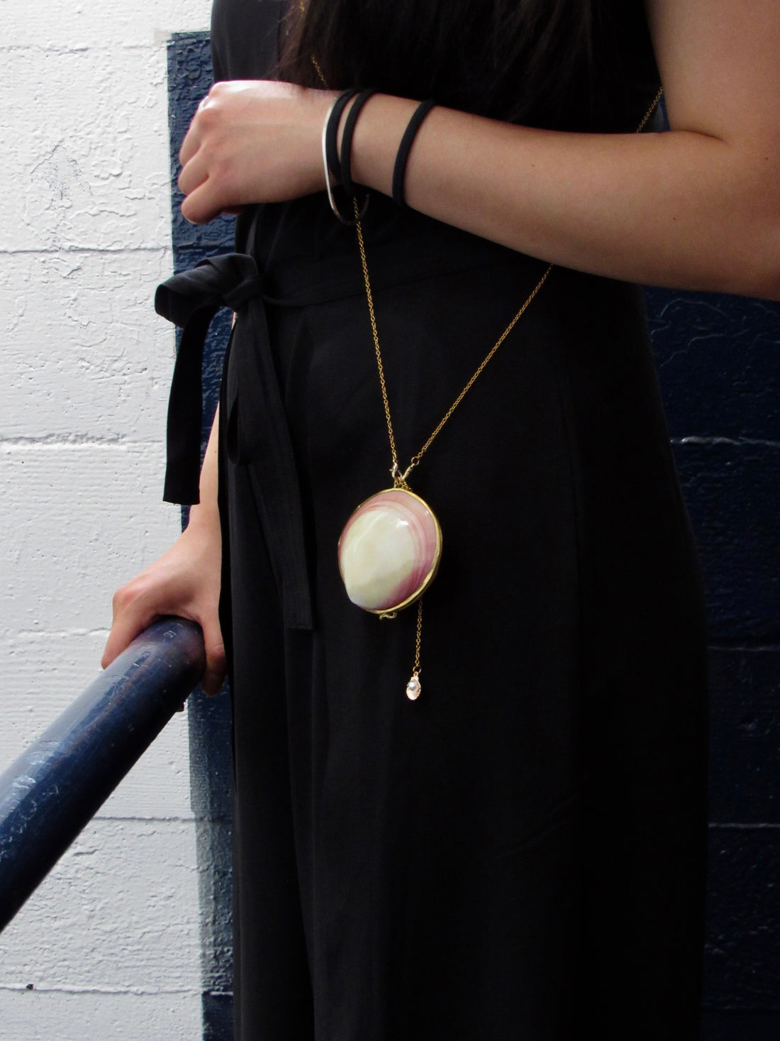 Polished Seashell Gold Pendant Necklace Purse