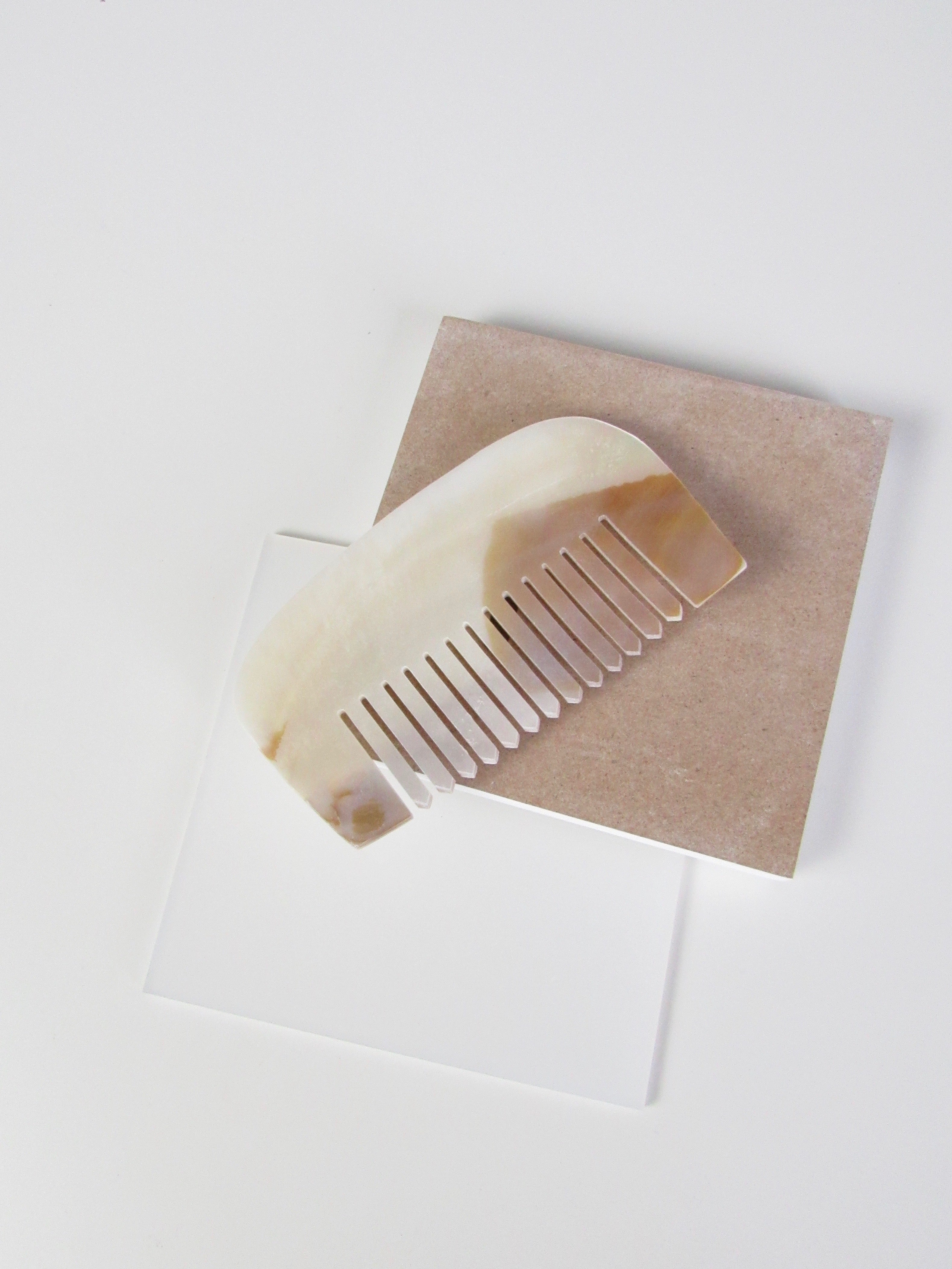 Rounded Natural Seashell Comb