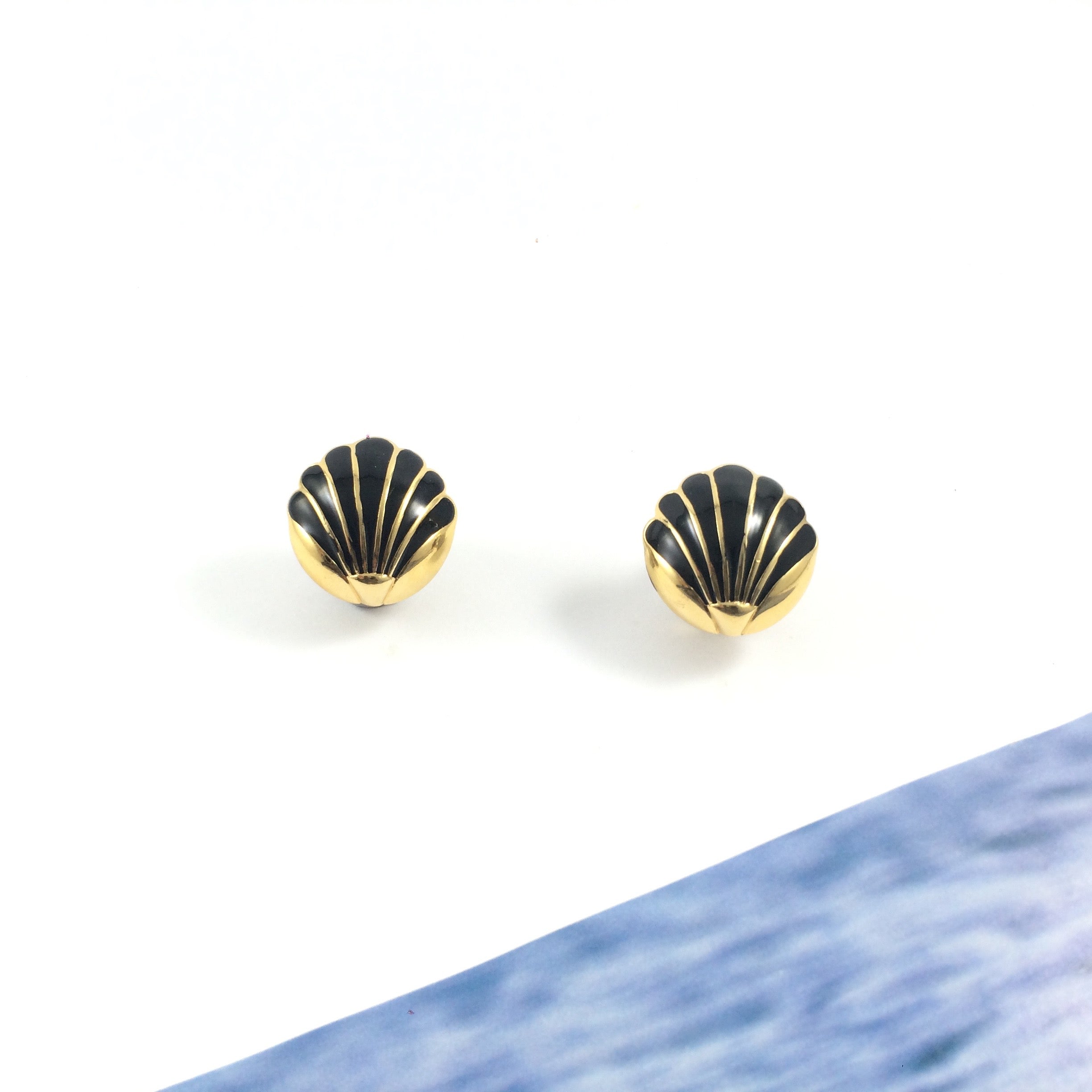 Vintage Black Shell 80s Monet Gold Plated Clip-on Earrings