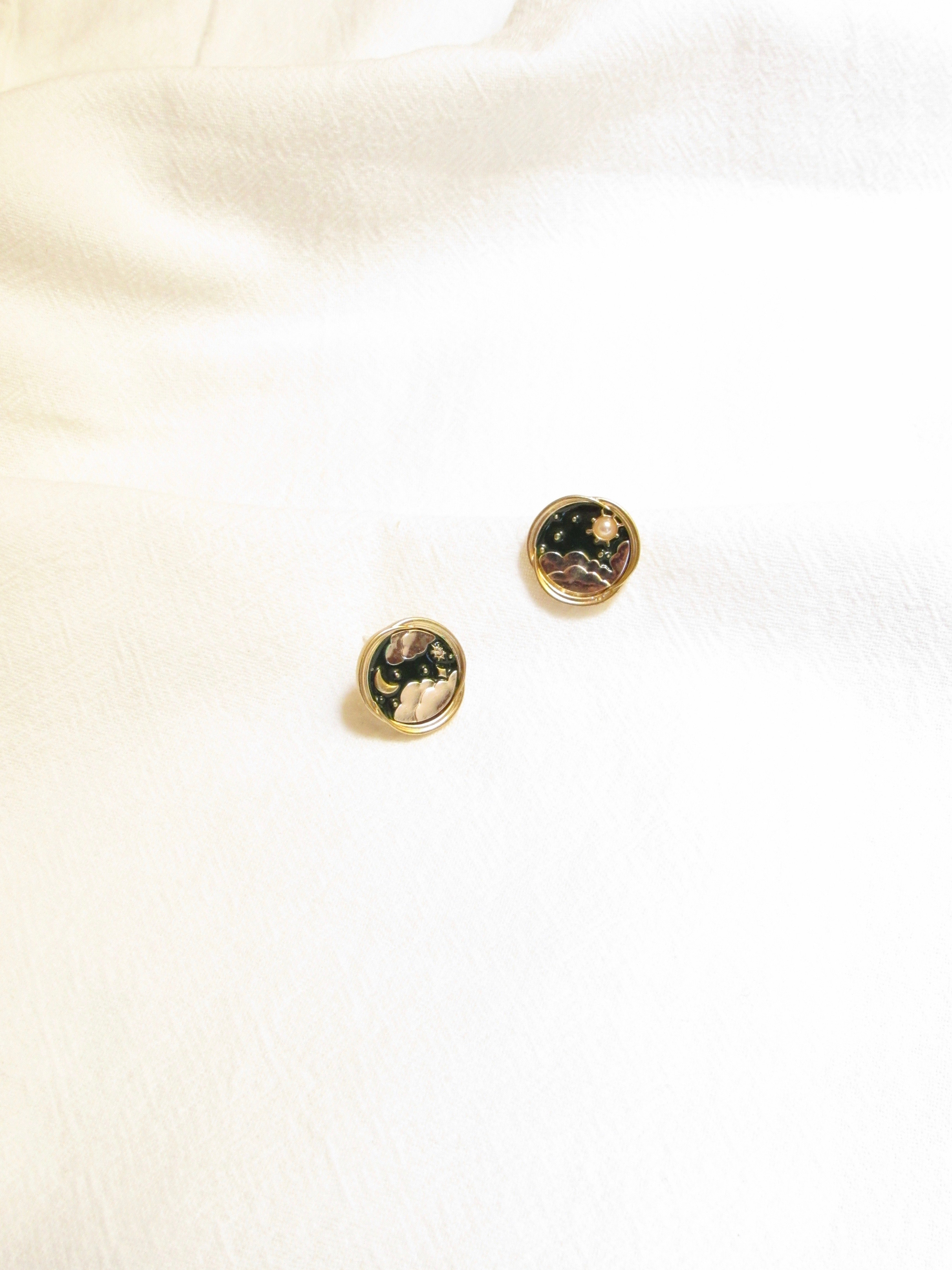 Asymmetric Starry Sky Enamel Pearl Gold Stud Earrings