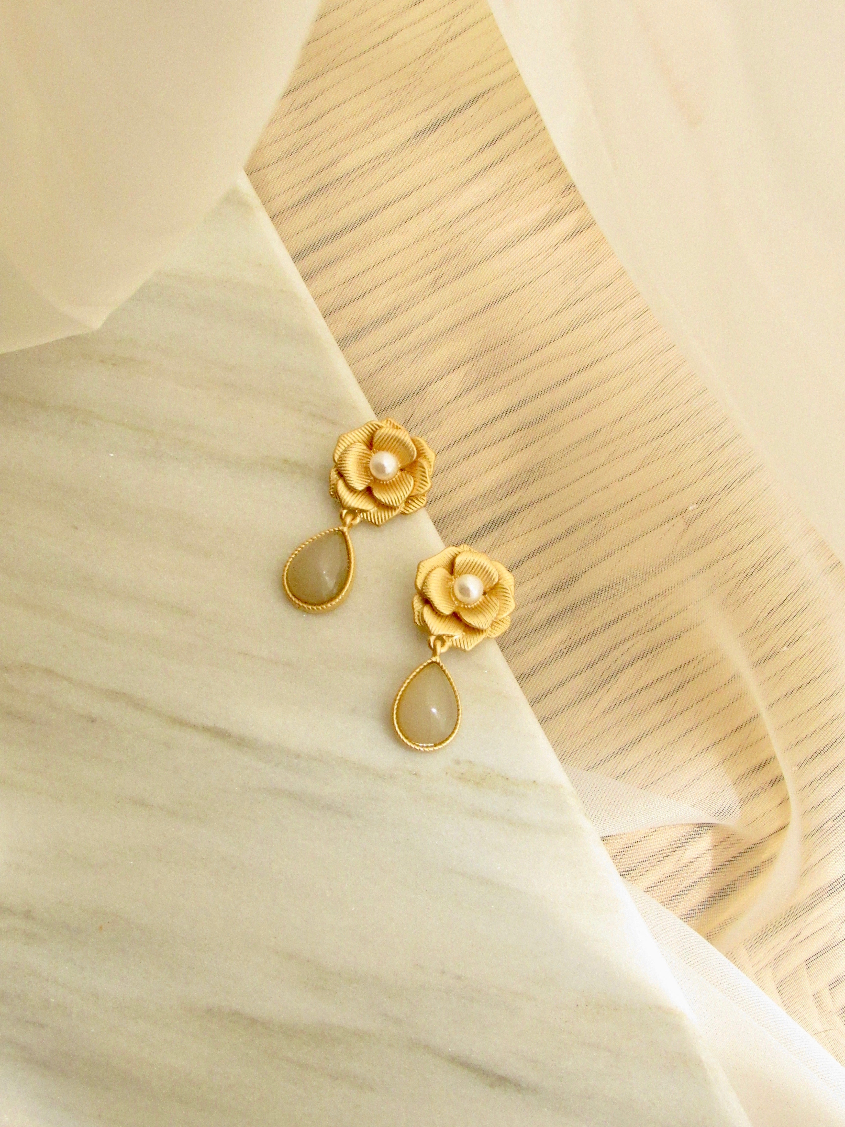 Desert Rose Teardrop Gemstone Pearl Gold Earrings