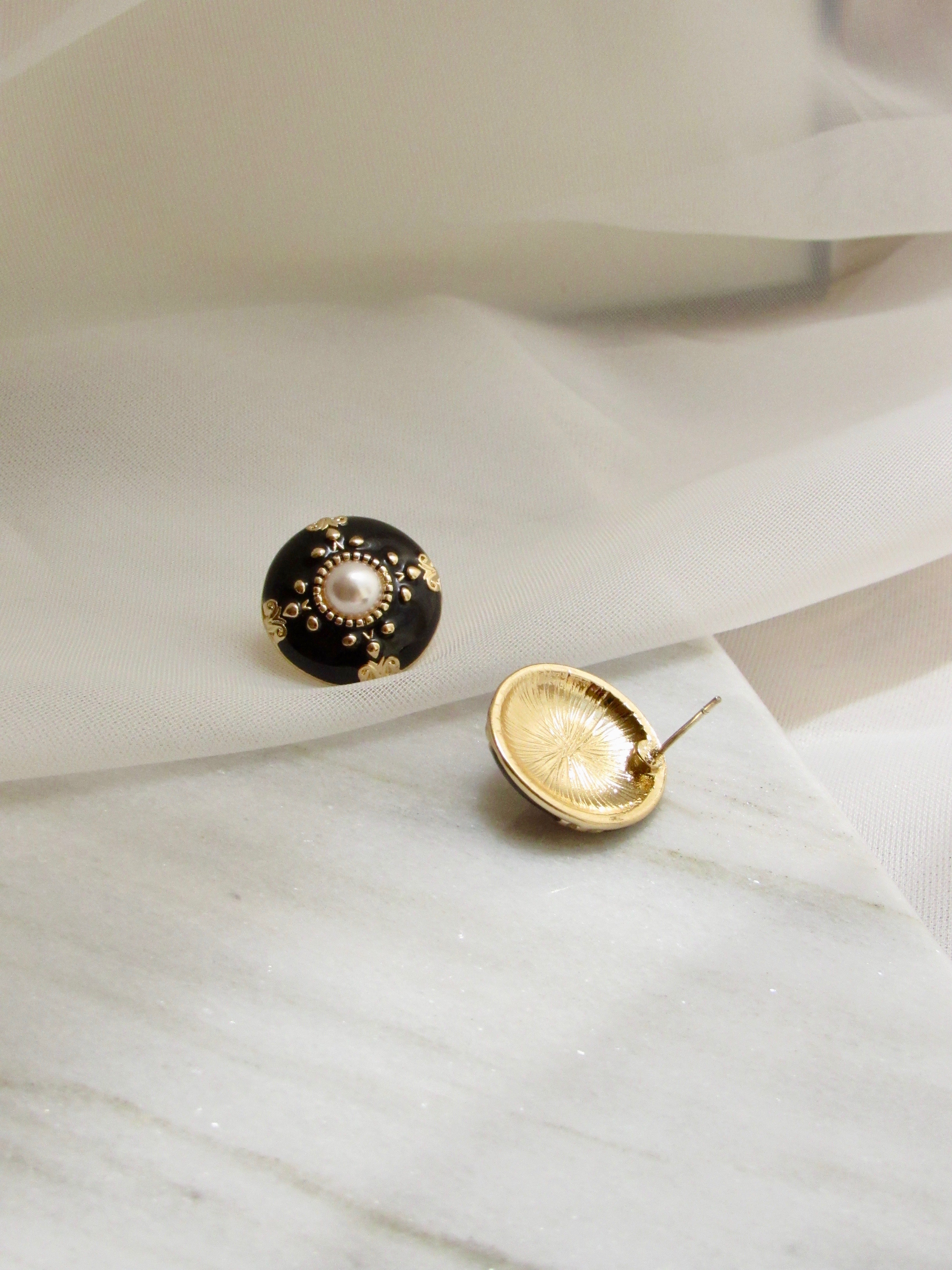 Embed Pearl Black Enamel Gold Stud Earrings