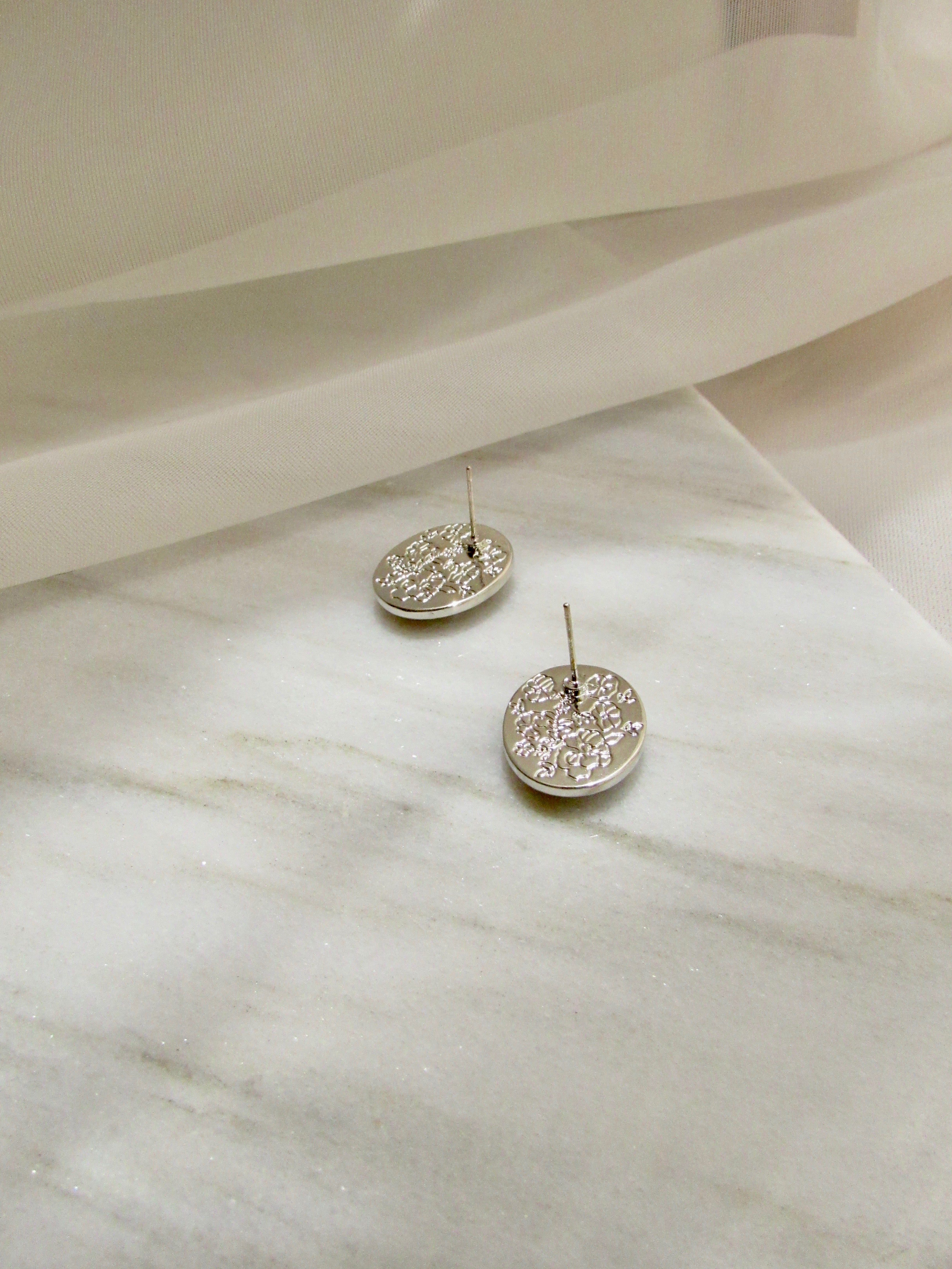 Floral Pearl Oval Black Enamel Earrings in Silver