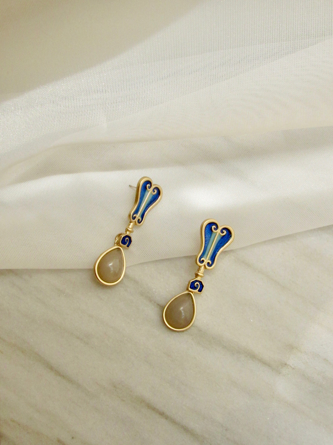 Banana Brisé Enamel Gold Earrings