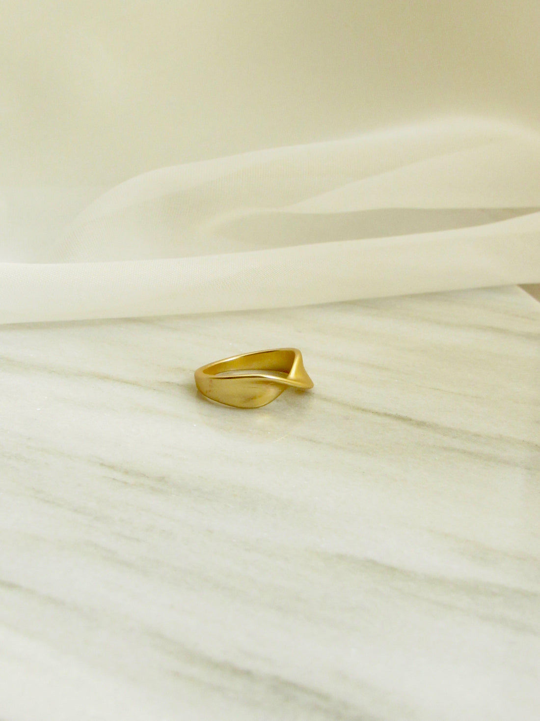 Gold Twist Ribbon Ring