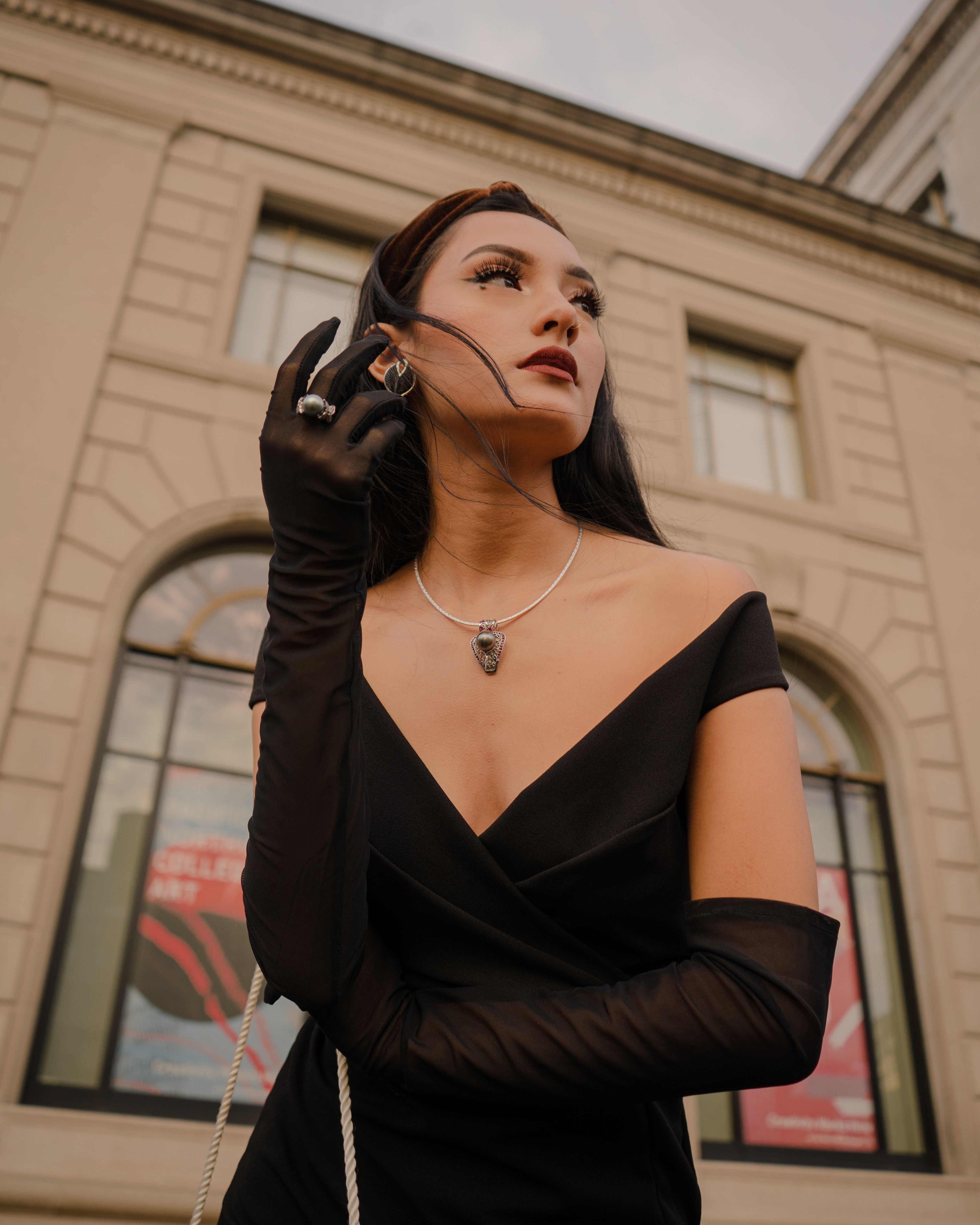 Abstract Black Pearl Silver Pendant Necklace