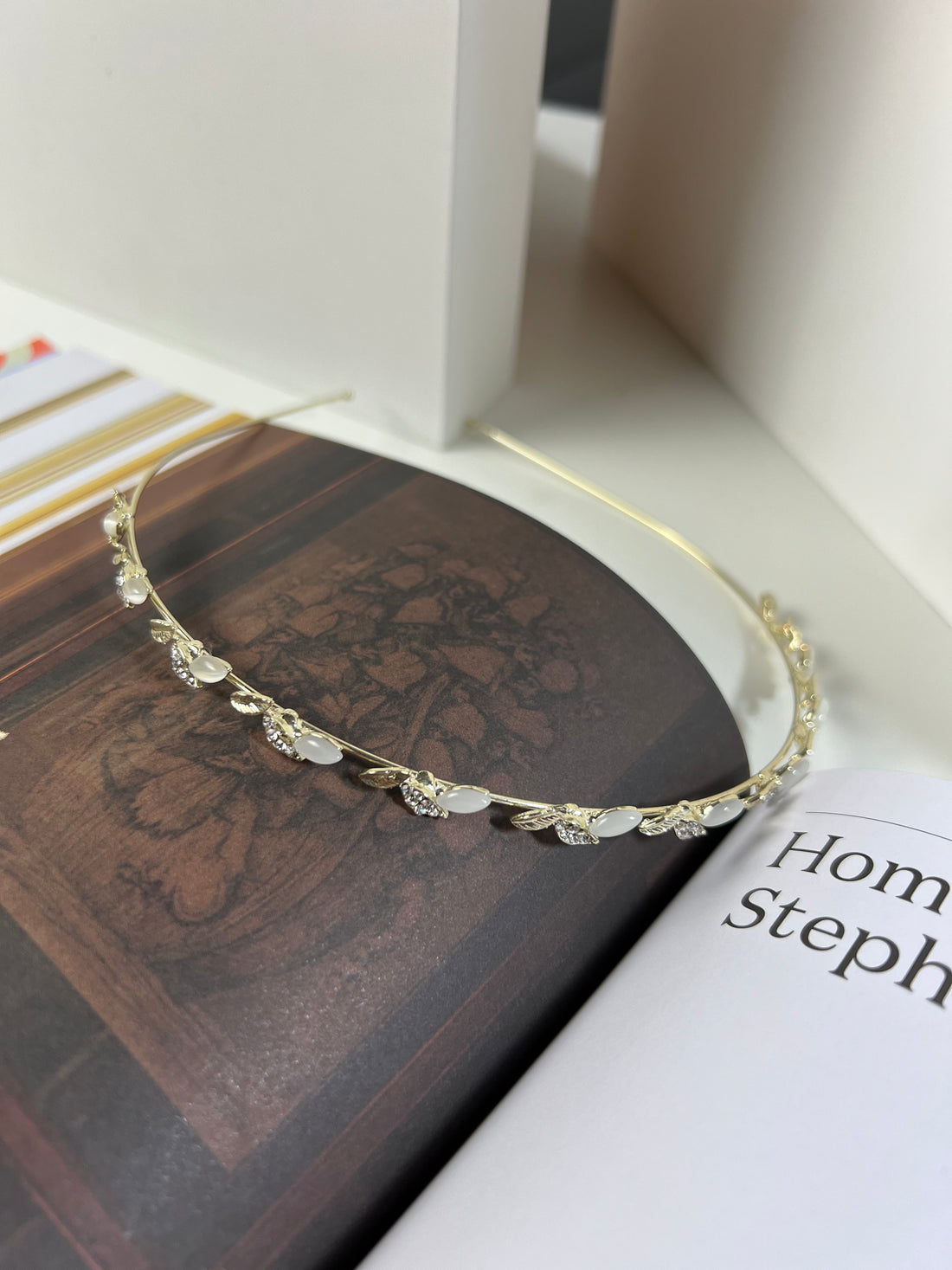 Leaf White Cat-eye Crystals Gold Headband
