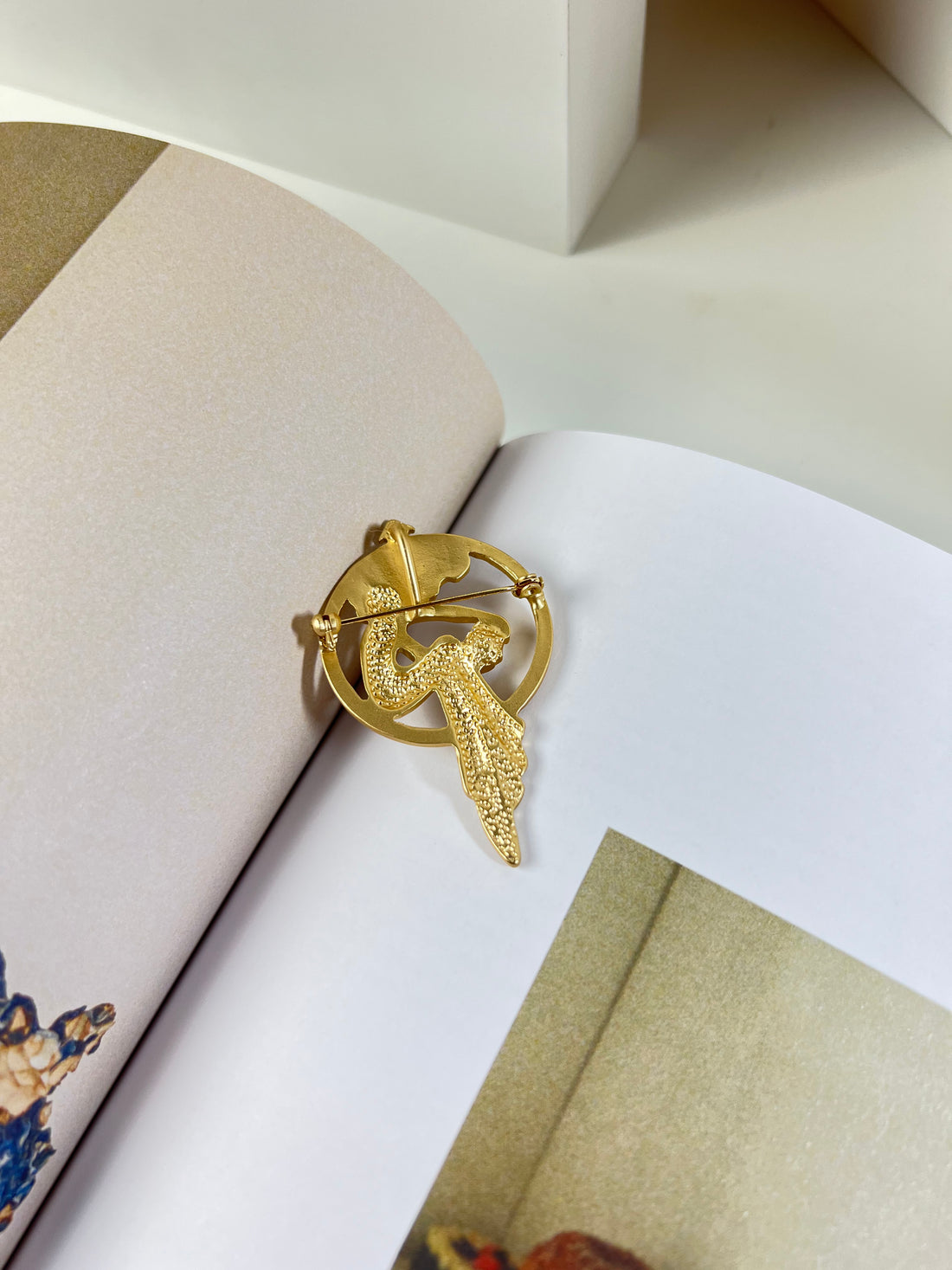 Art Nouveau Vintage Gold Brooch