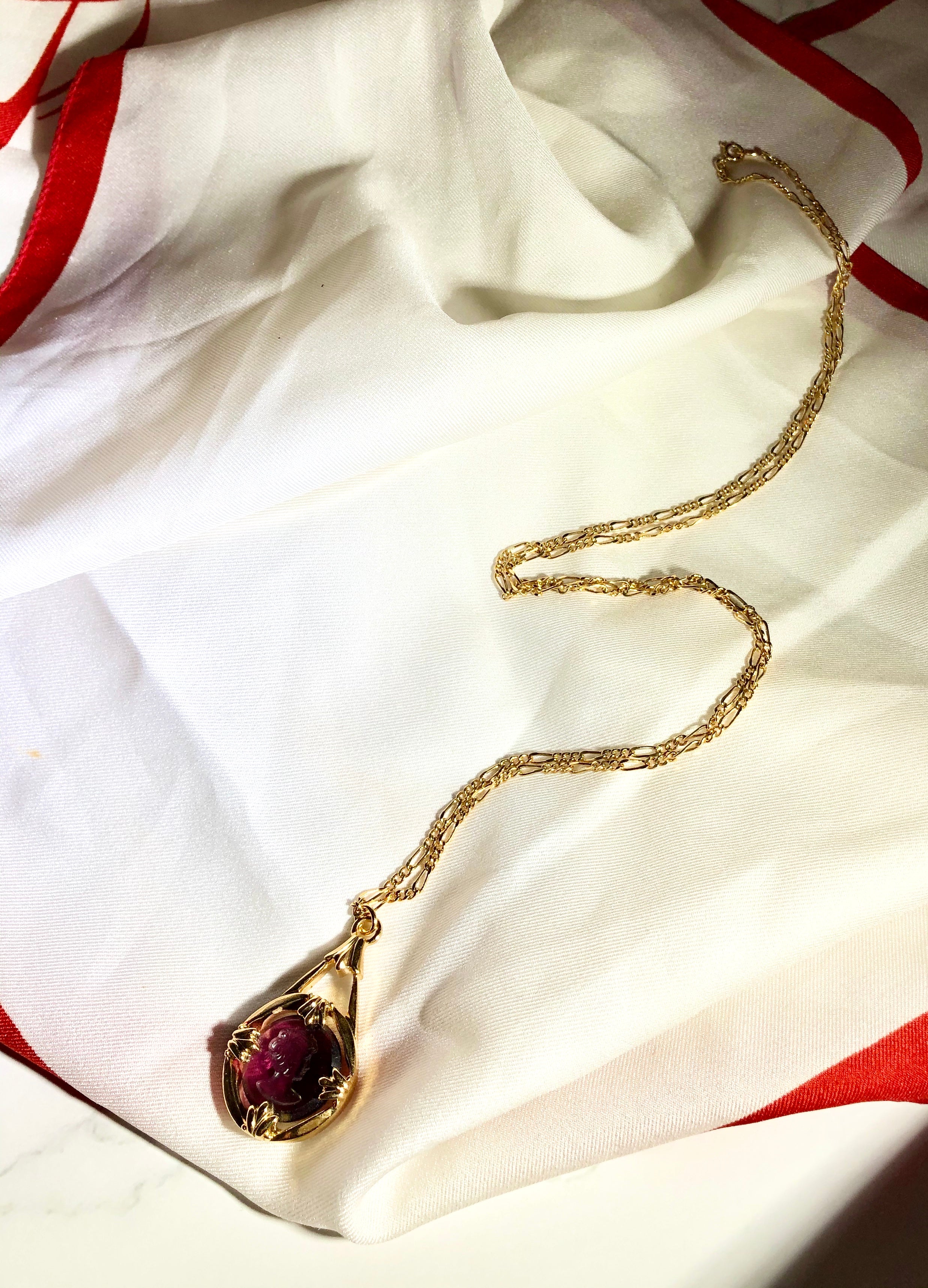 Avon Circle Purple Intaglio Glass Cameo Gold Pendant Necklace