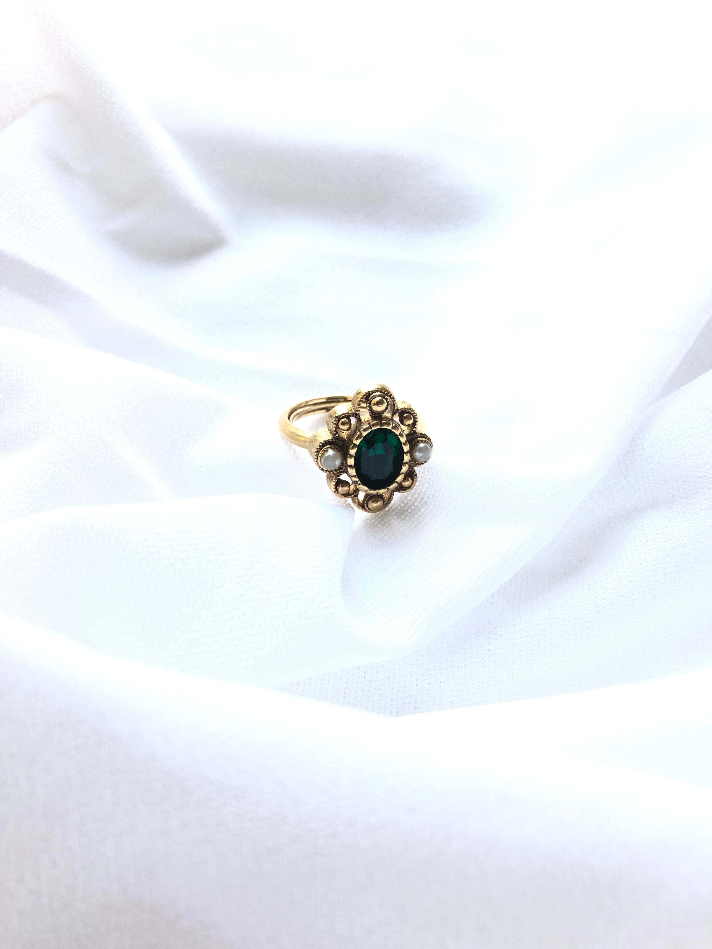 Avon Victorian Green 14k Gold Plated Statement Ring