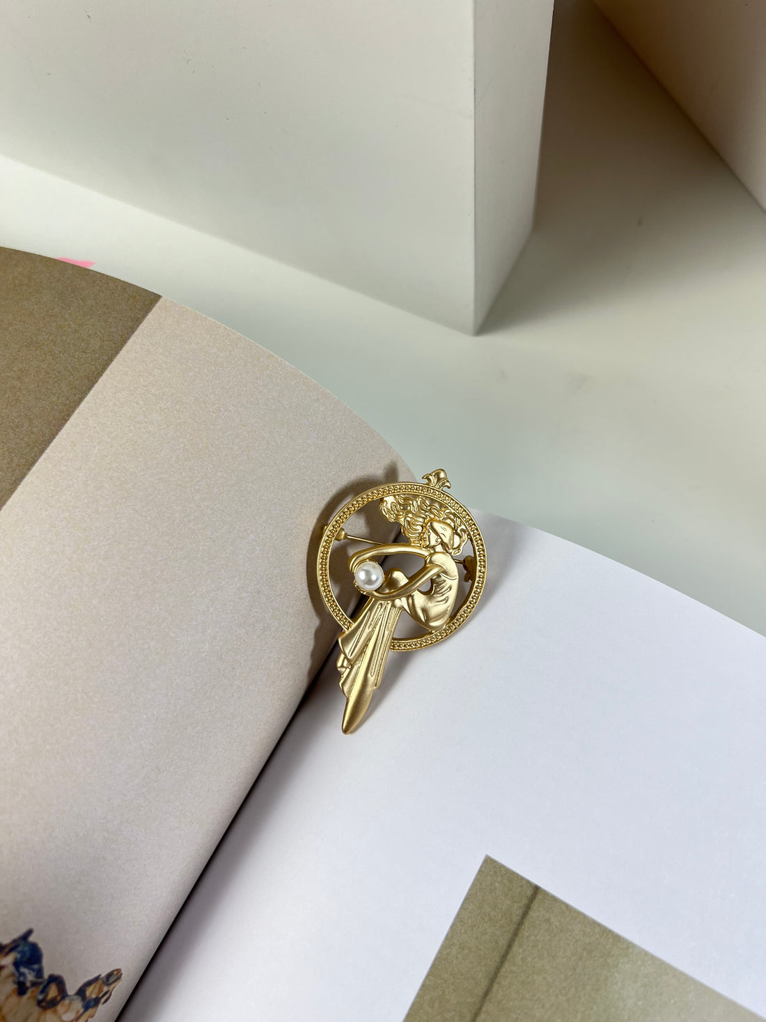 Art Nouveau Vintage Gold Brooch