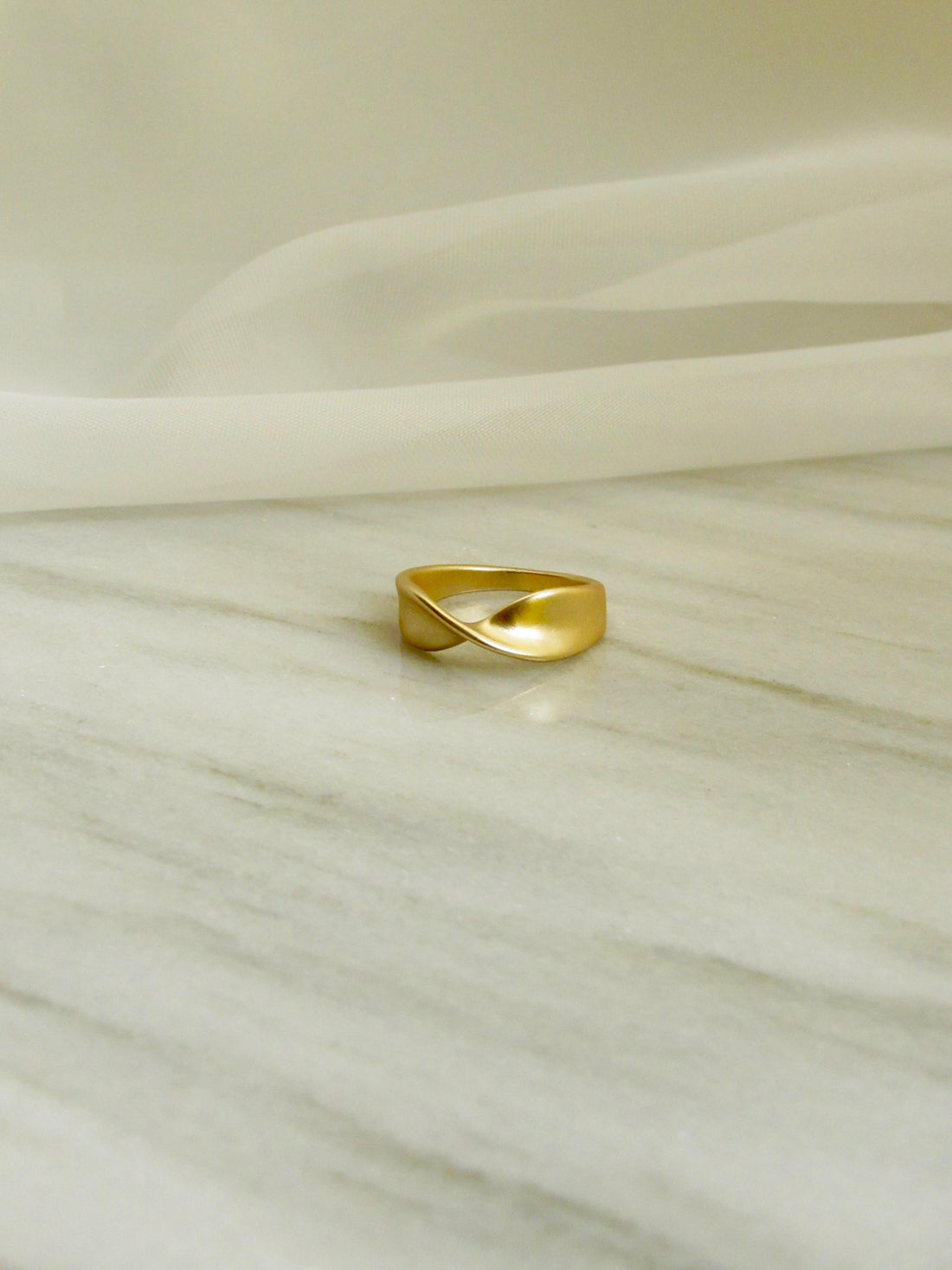 Gold Twist Ribbon Ring