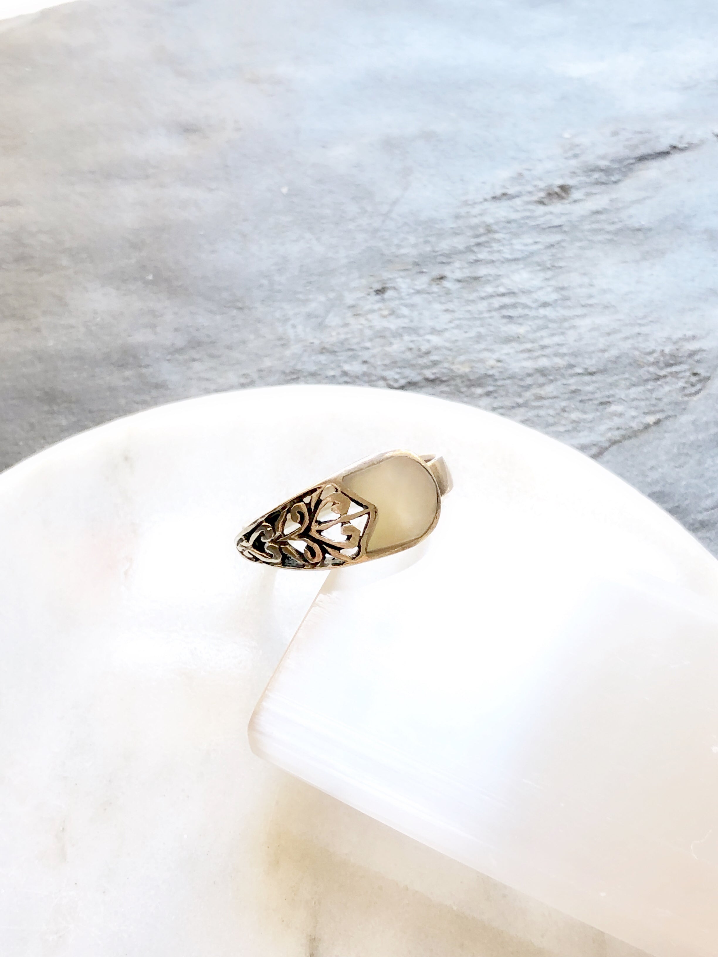 CW Victorian Heart Mother Of Pearl Silver Cocktail Ring