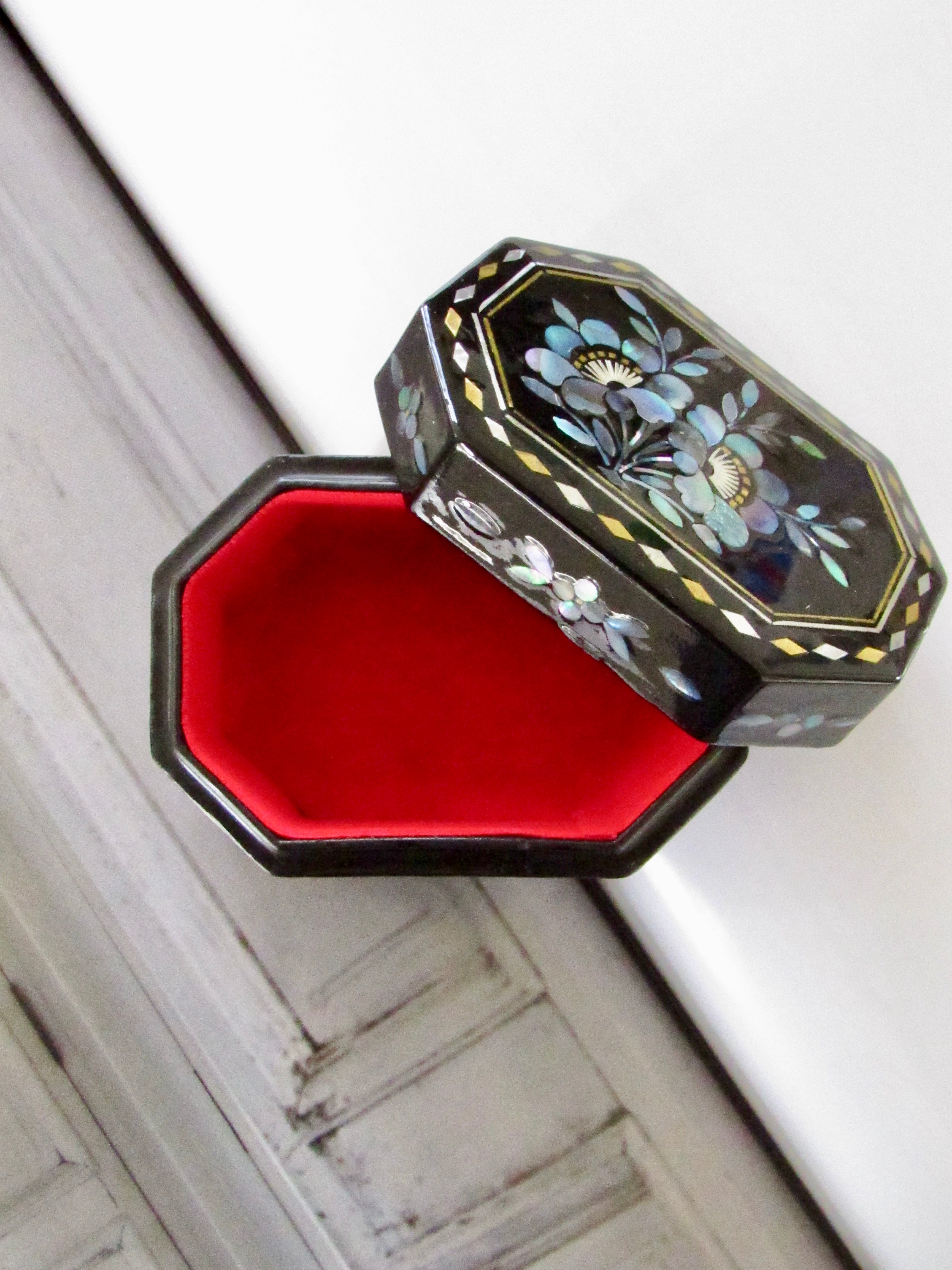 Octagon Shape Mother of Pearl Lacquer Trinket box