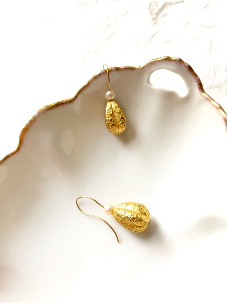Teardrop Bead Pearl Gold Earrings